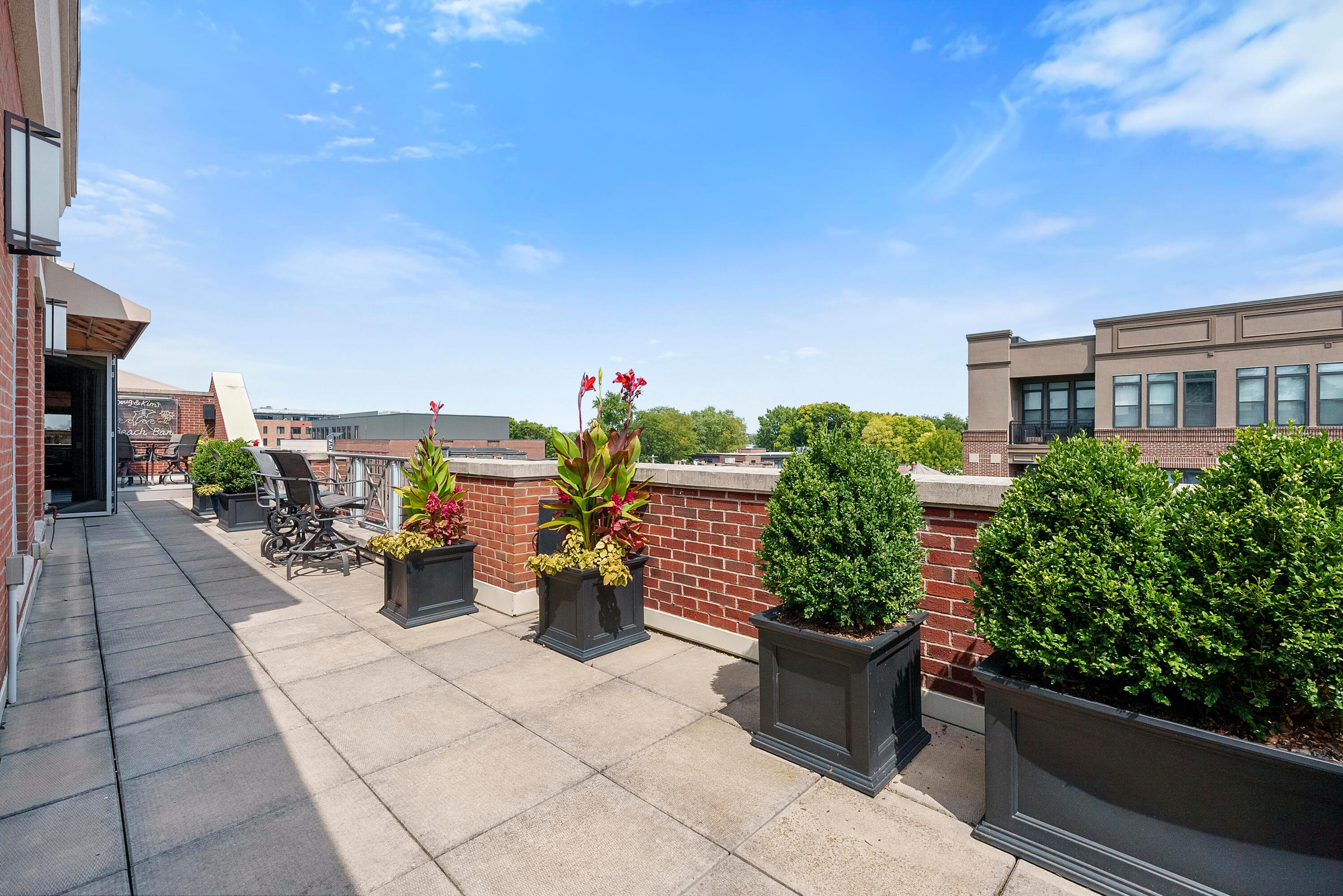 845 N High Street, 505