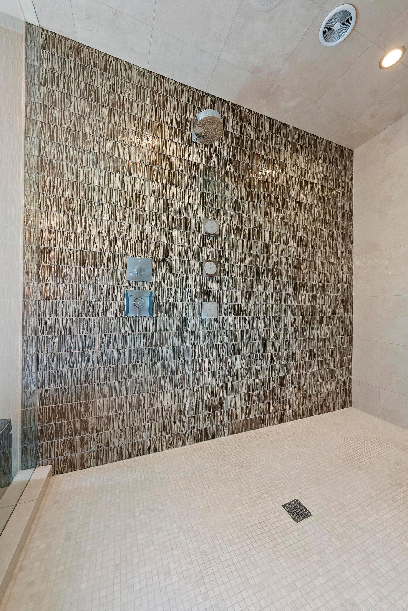 845 N High Street, 505