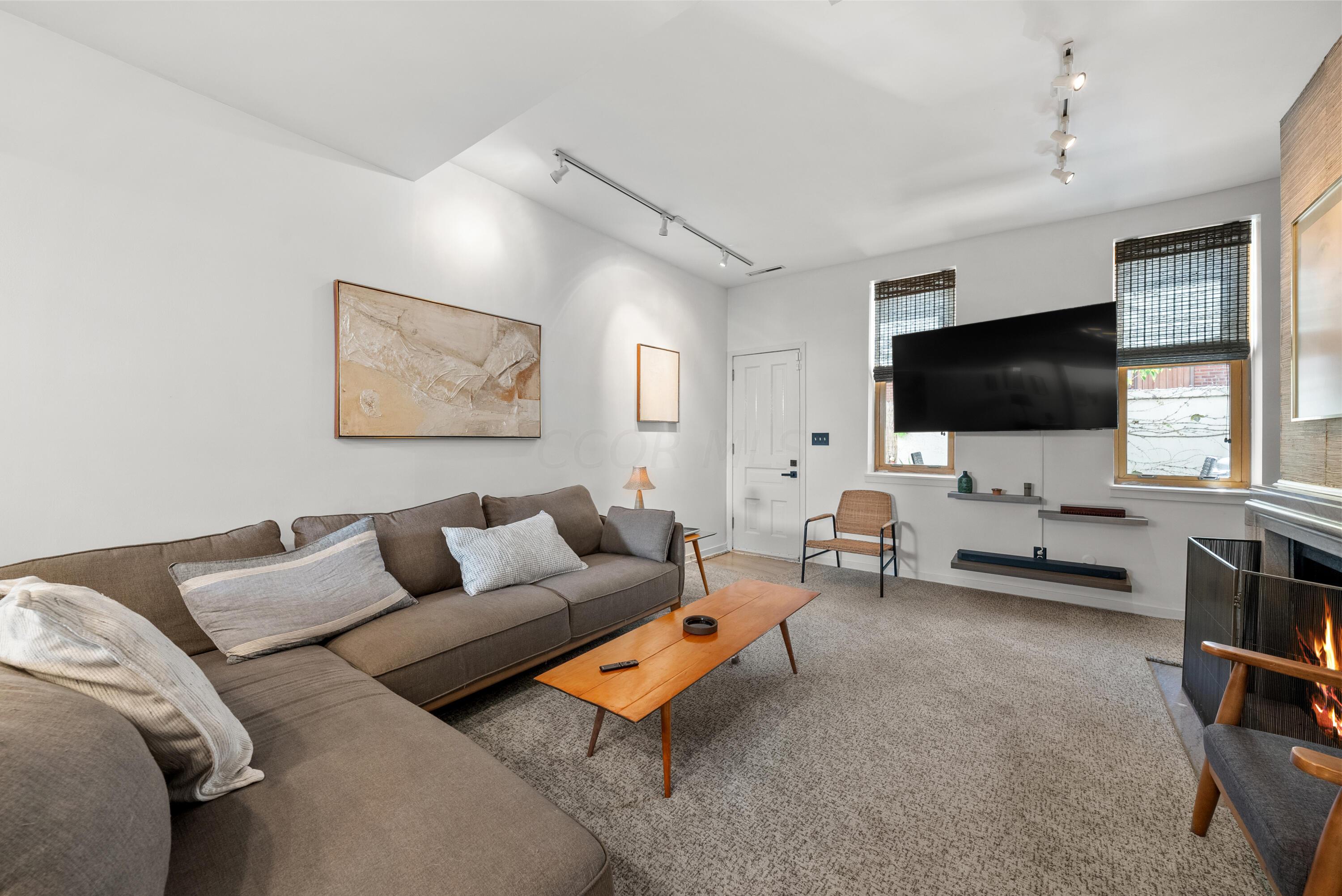 391 Library Park S, 2