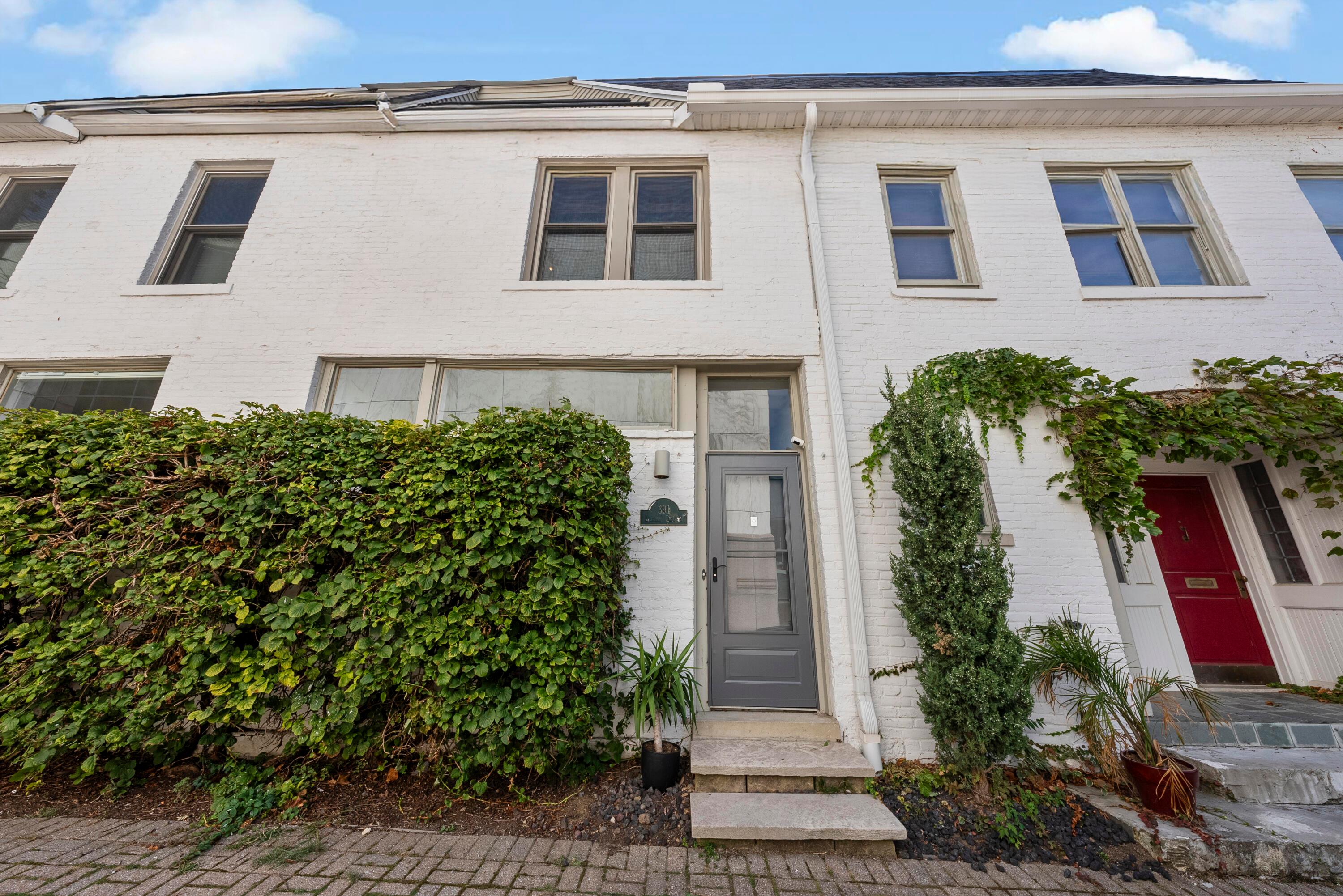 391 Library Park S, 2