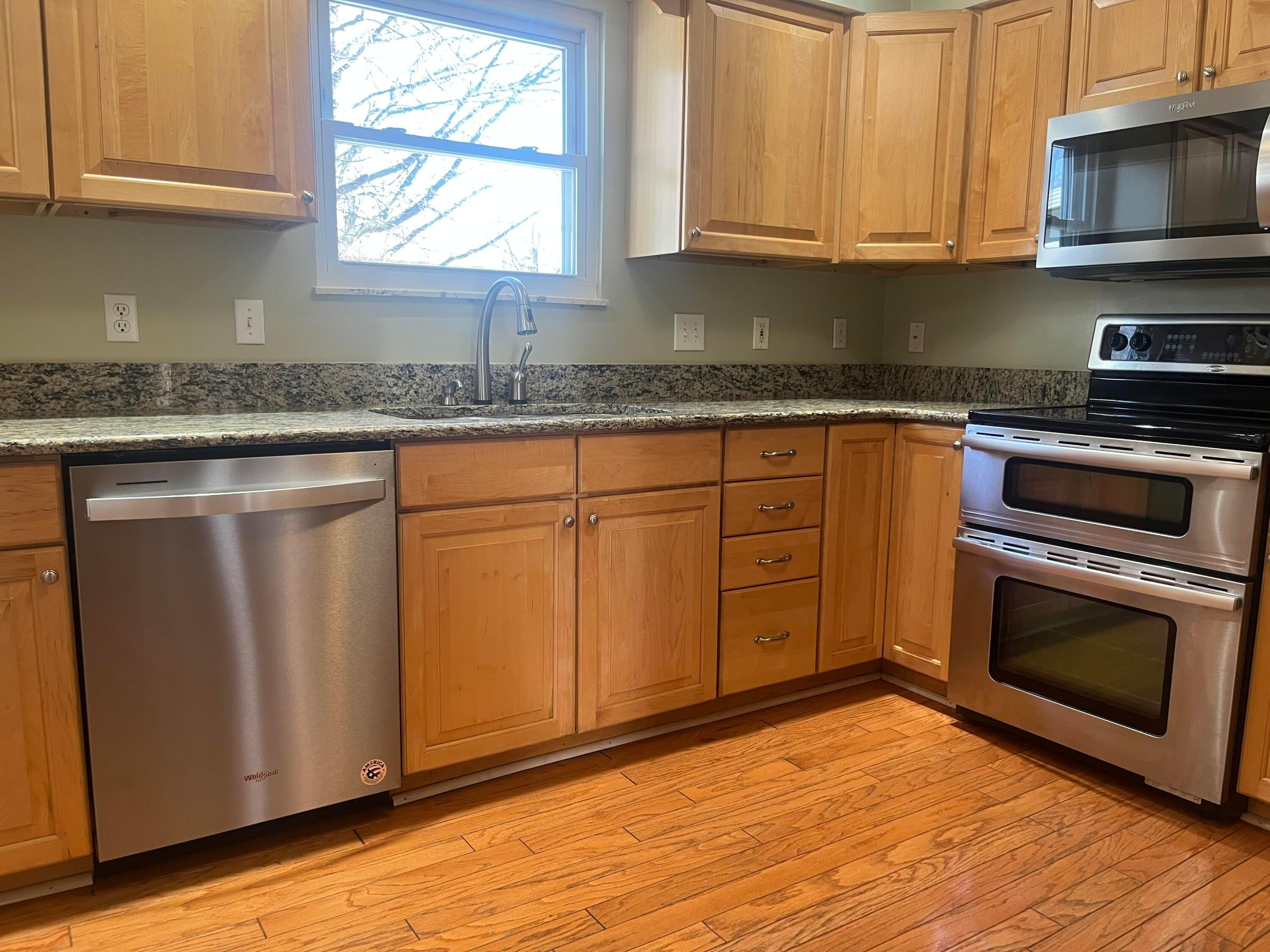 6652 Belleshire Street