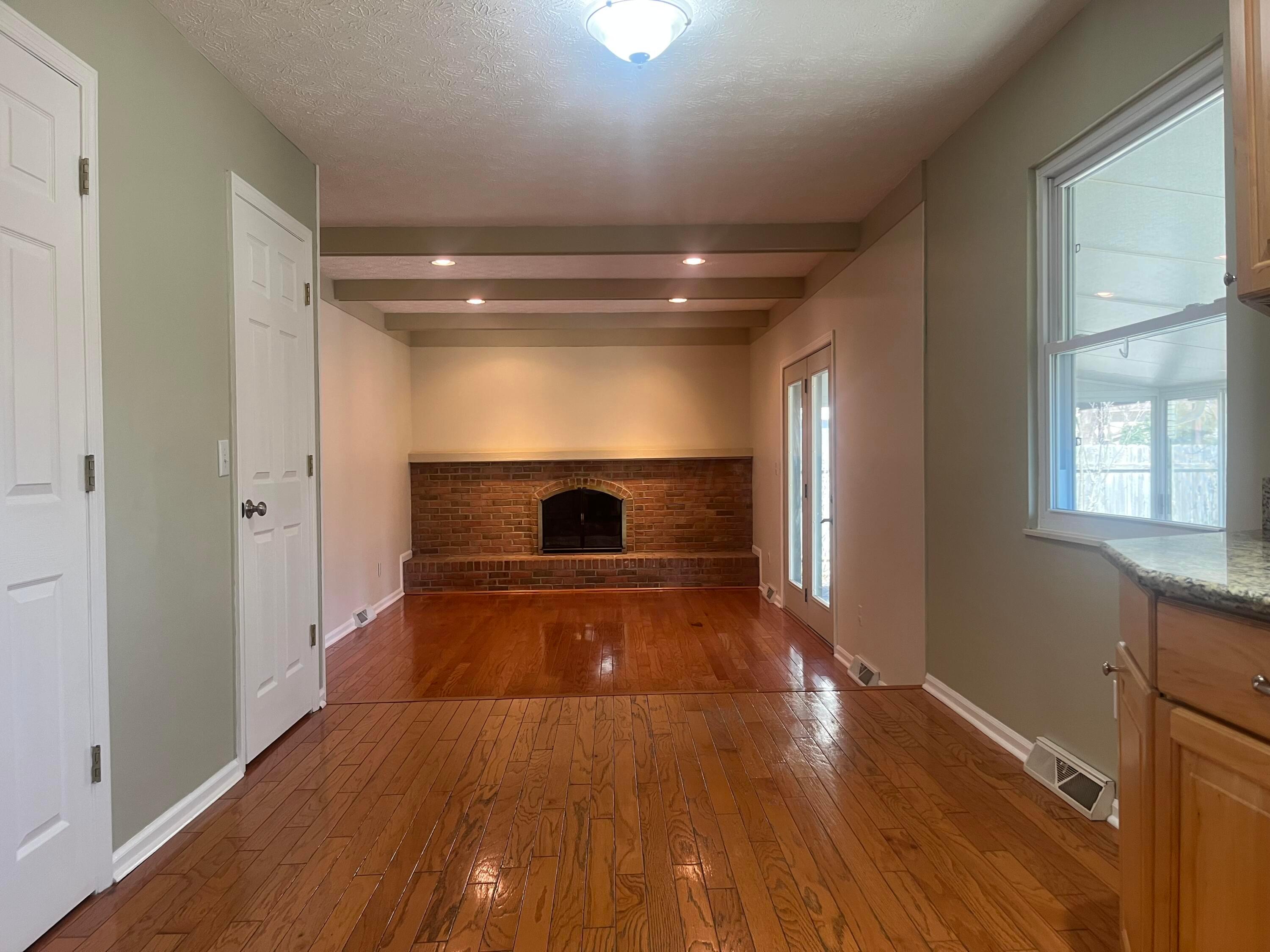 6652 Belleshire Street