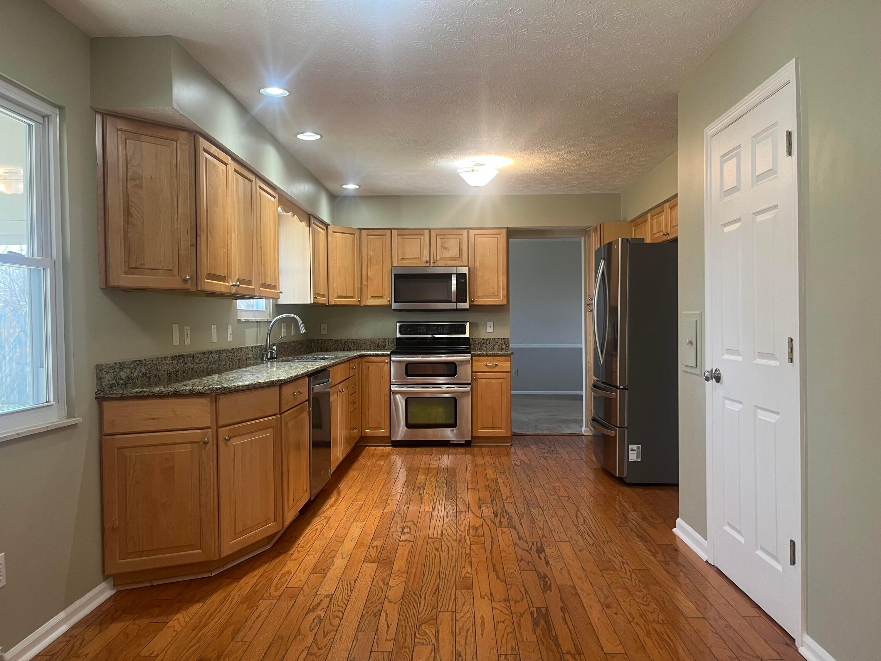 6652 Belleshire Street