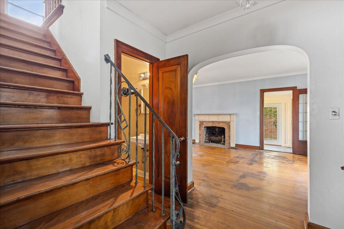 1951 Collingswood Road