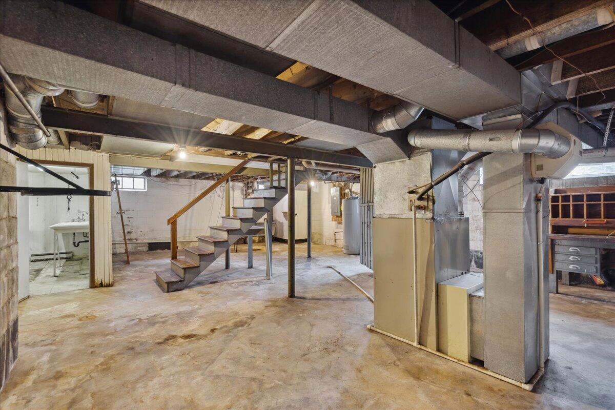 1951 Collingswood Road