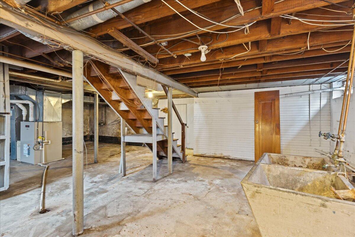 1951 Collingswood Road