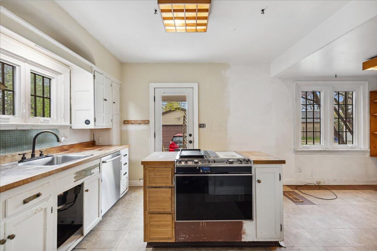 1951 Collingswood Road