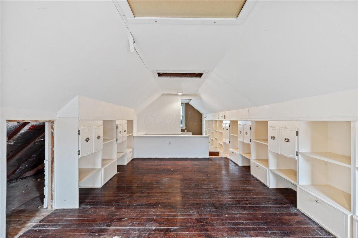 1951 Collingswood Road