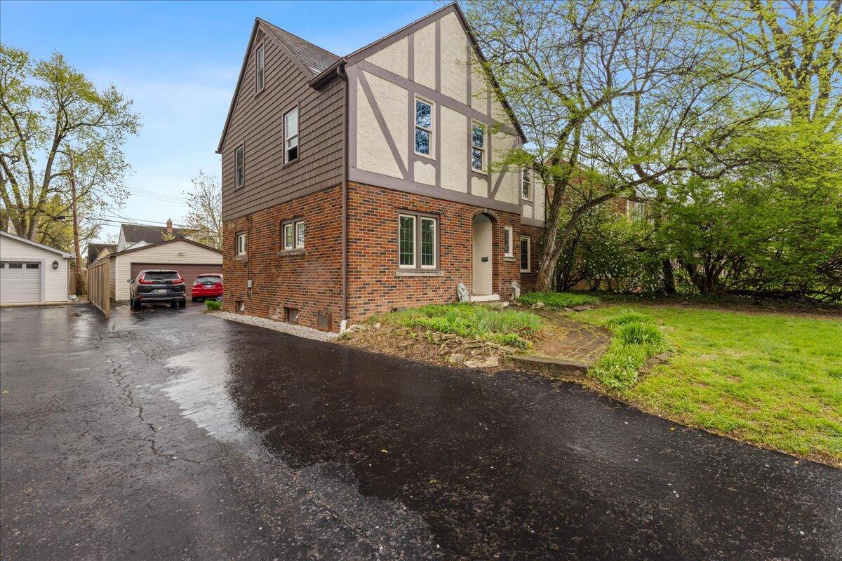 1951 Collingswood Road