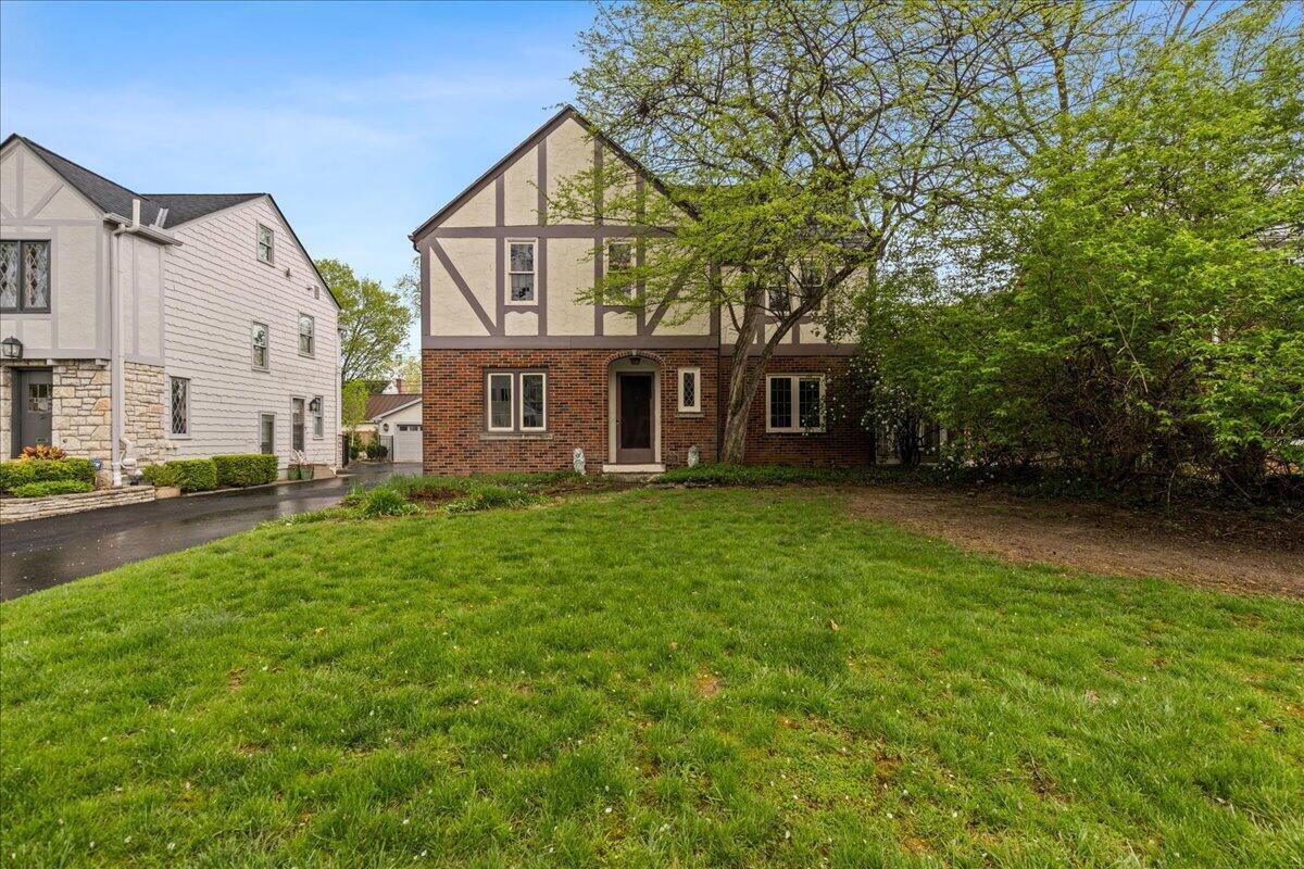 1951 Collingswood Road