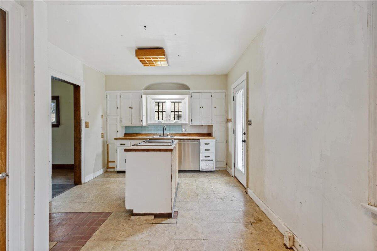 1951 Collingswood Road