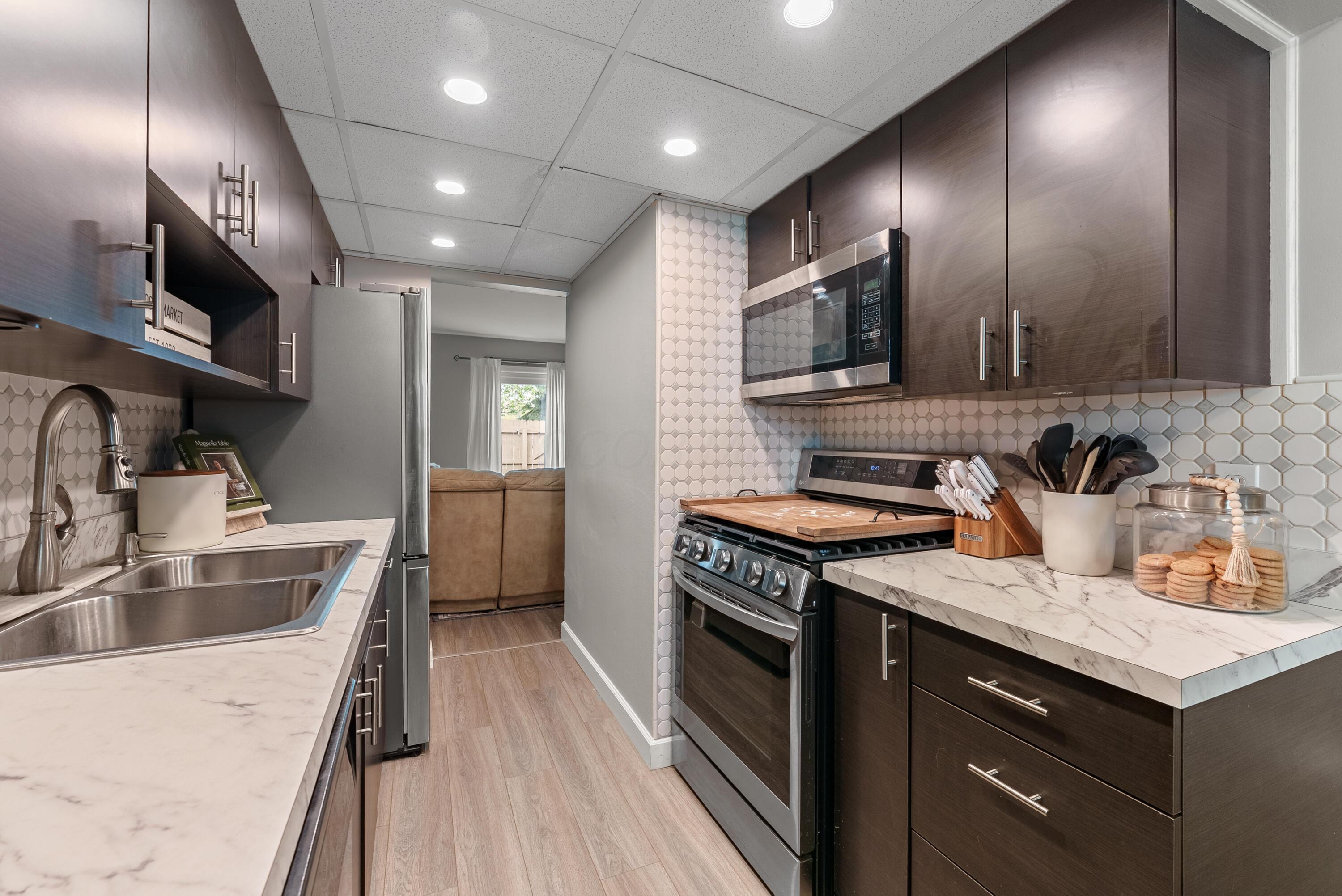 79 Tarryton Court W, 18H