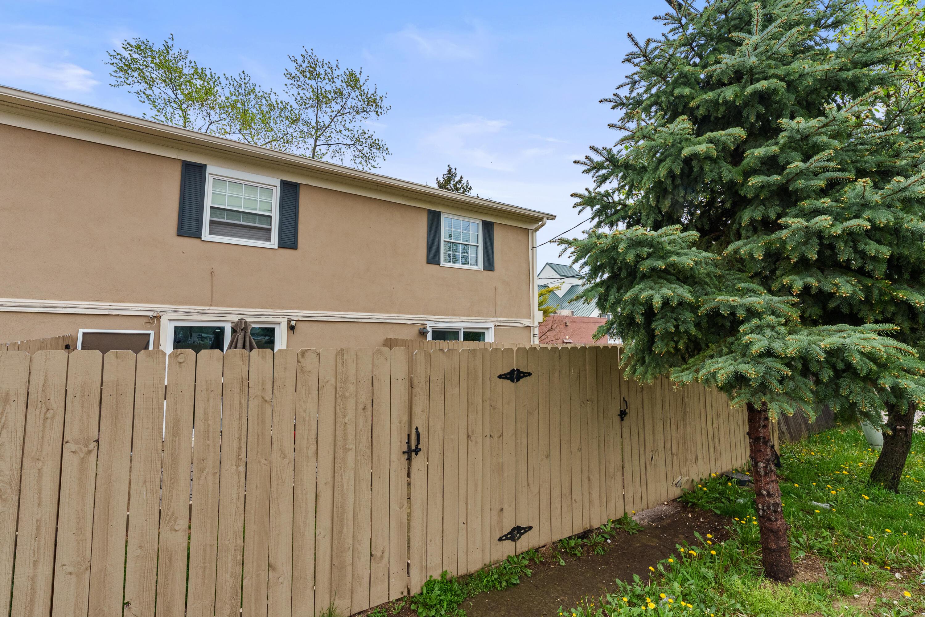 79 Tarryton Court W, 18H