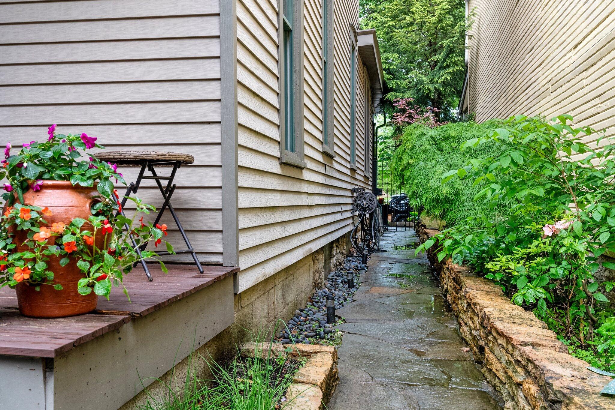 1047 Highland Street