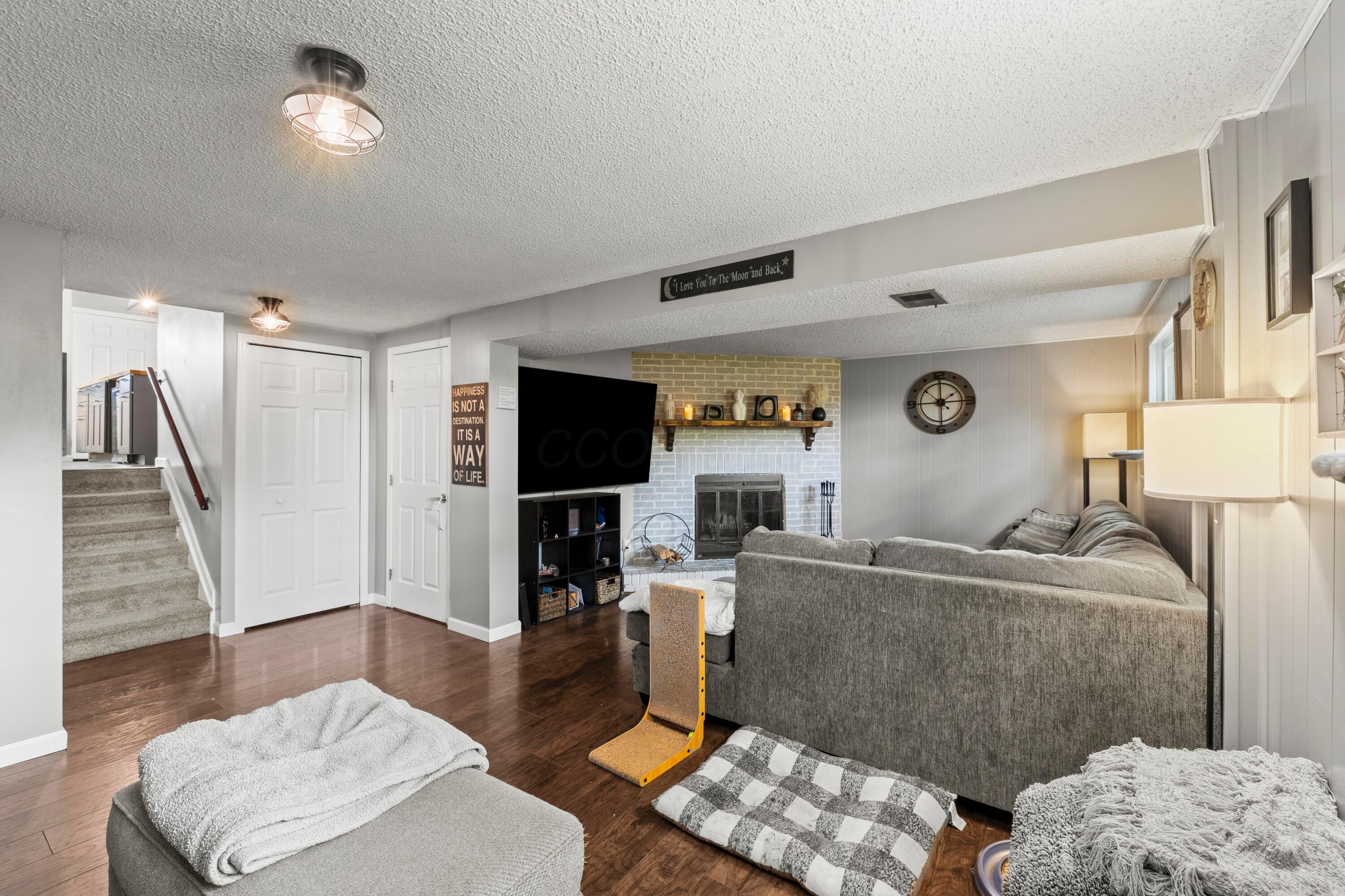 2923 Falcon Bridge Drive
