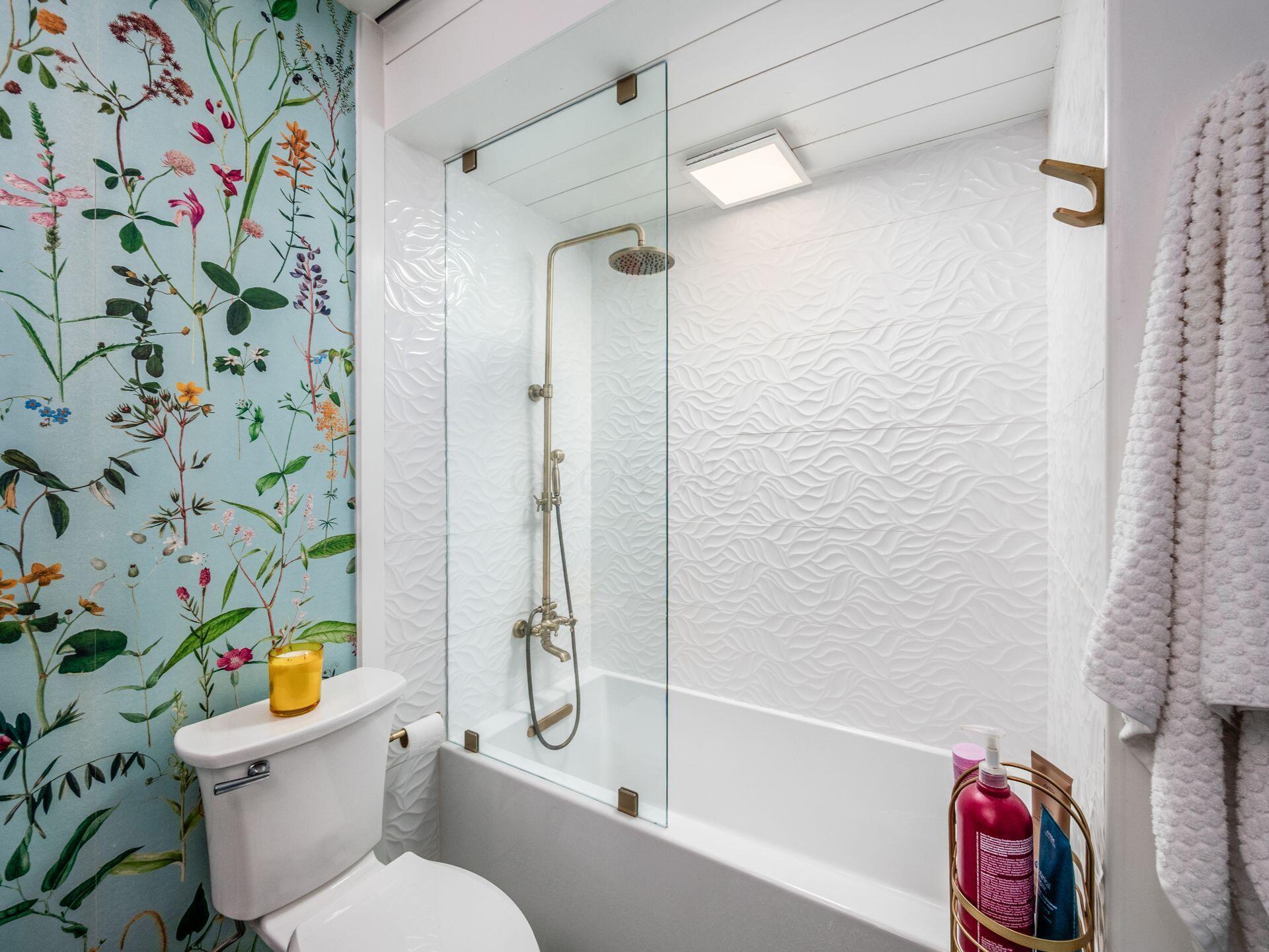 60 E Spring Street, 214