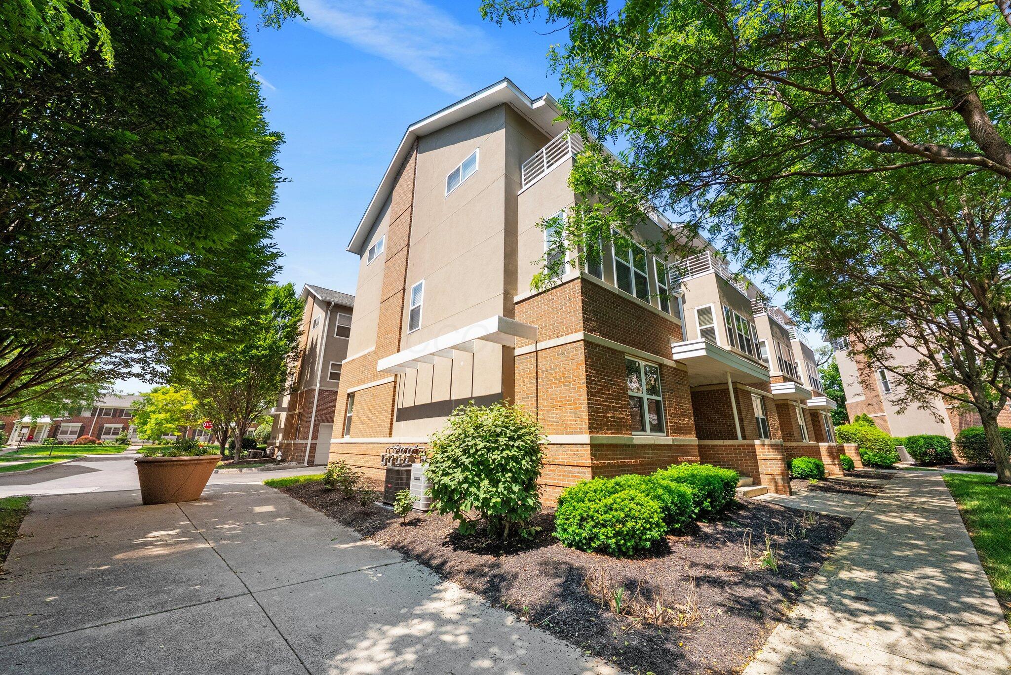 1396 Lower Green Circle