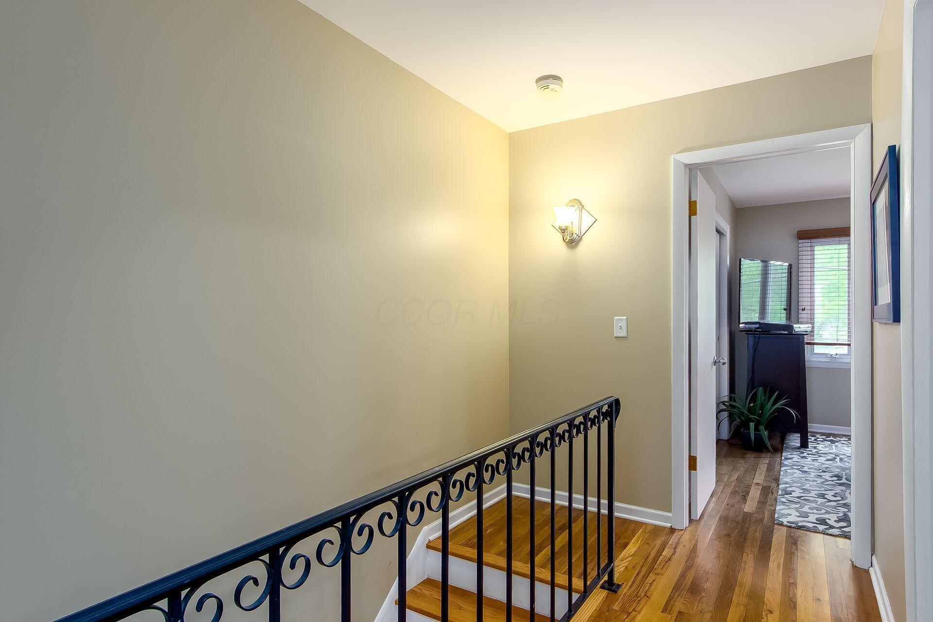 108 E Dublin Granville Road, 12