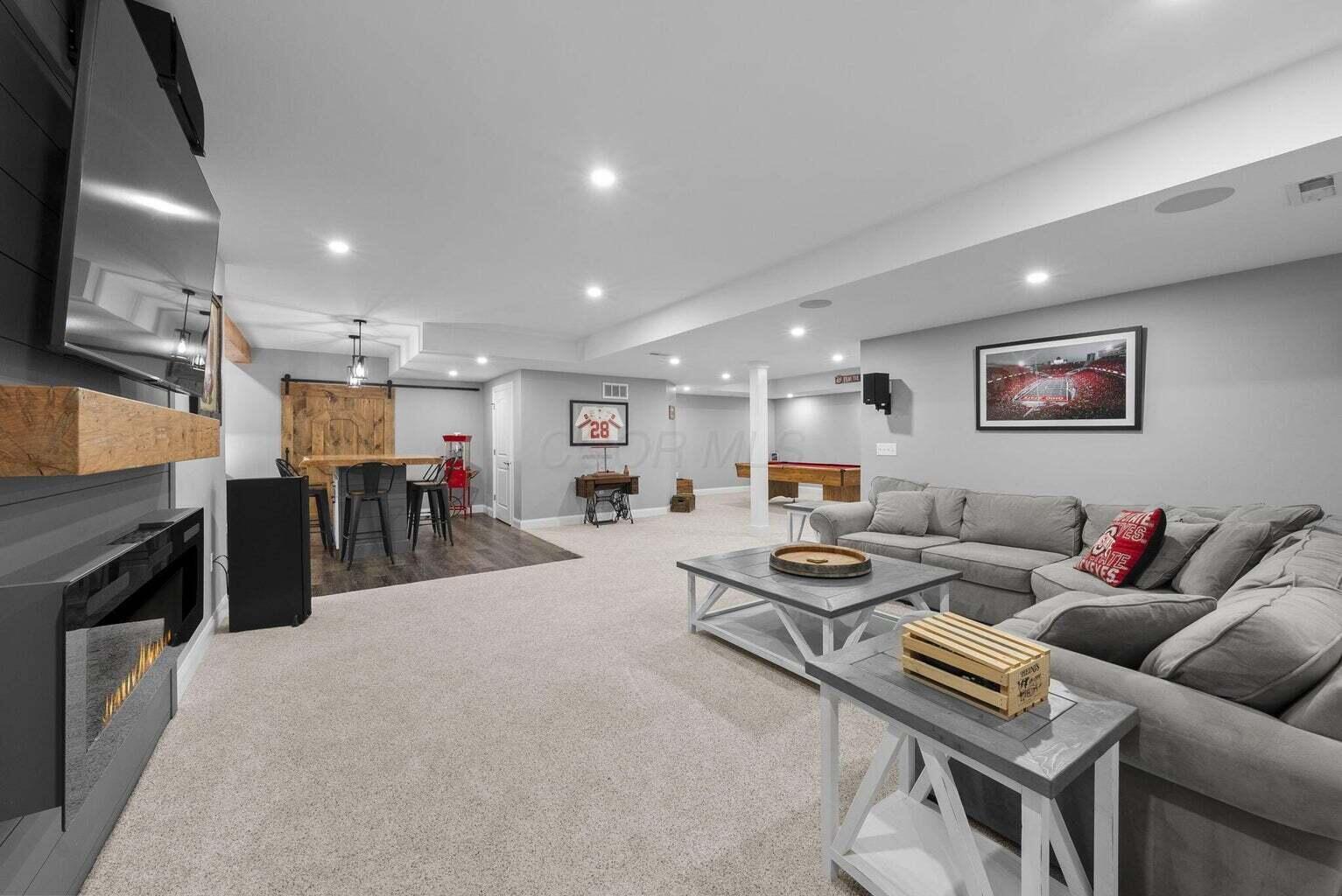 2896 Sandycombe Drive