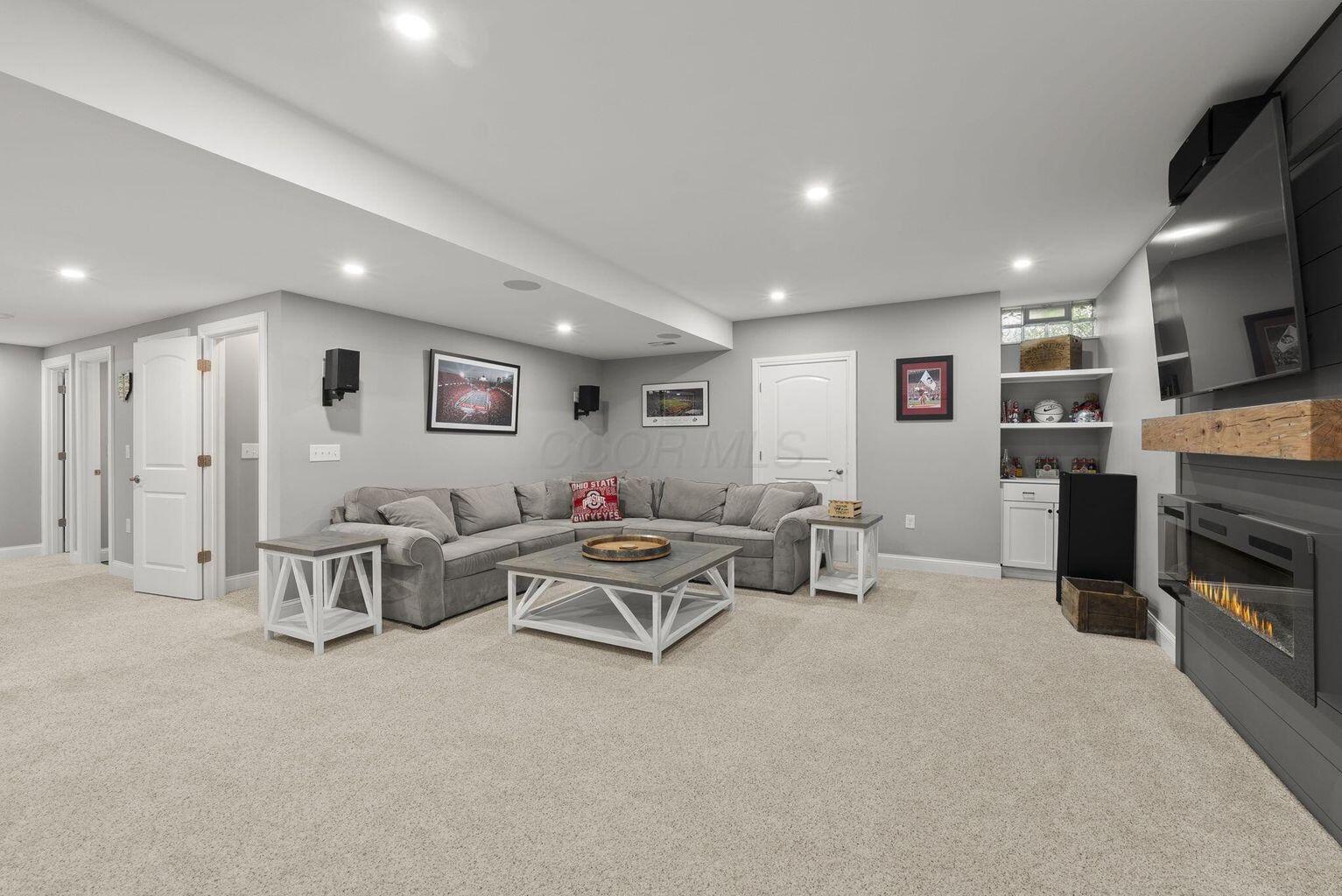 2896 Sandycombe Drive