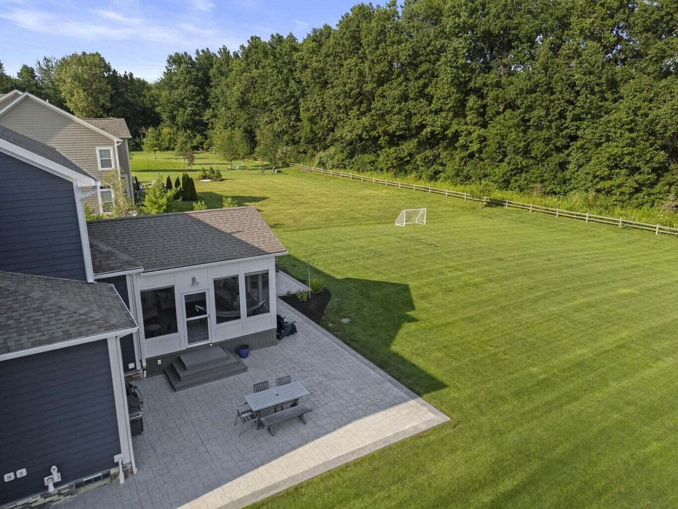 2896 Sandycombe Drive