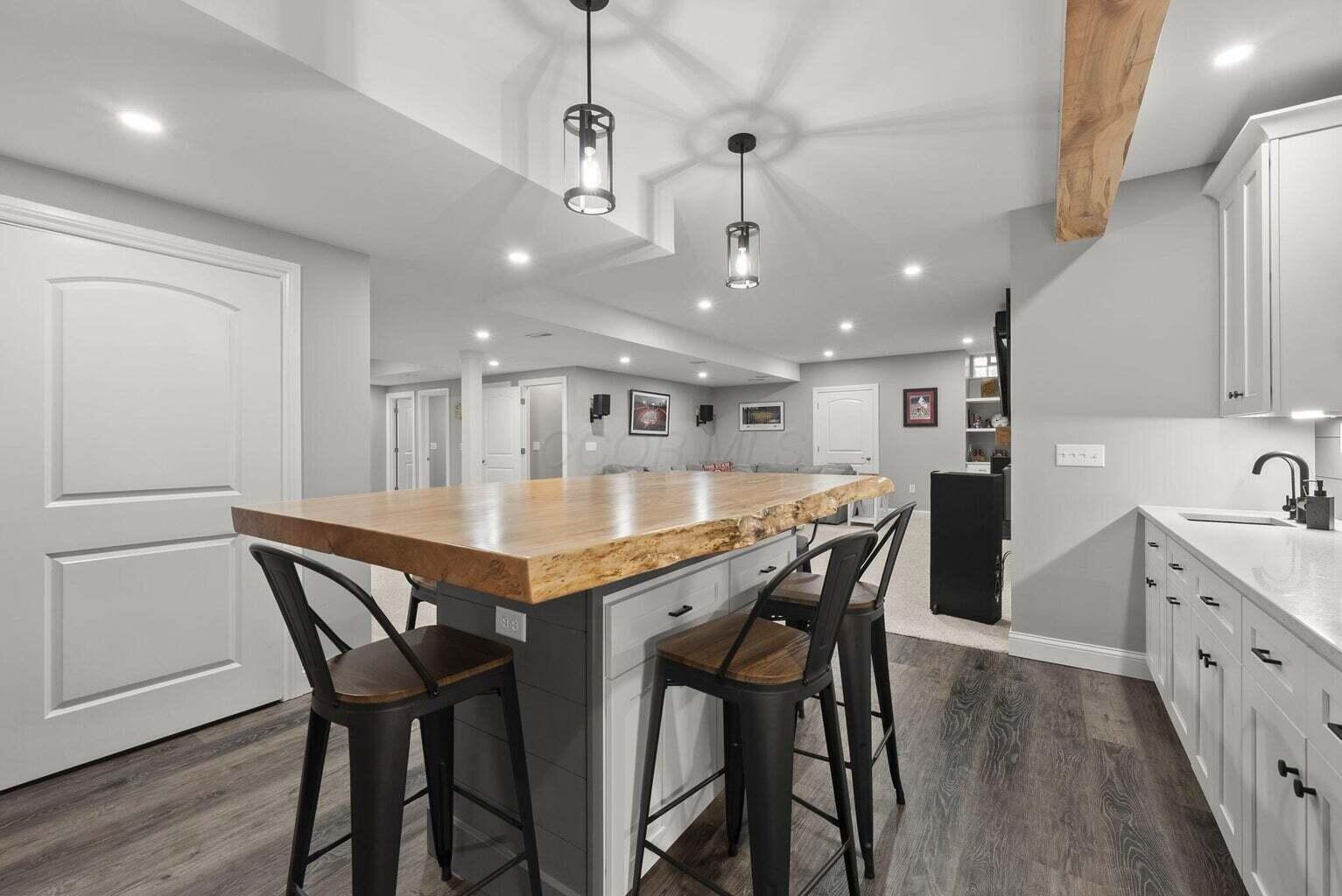 2896 Sandycombe Drive