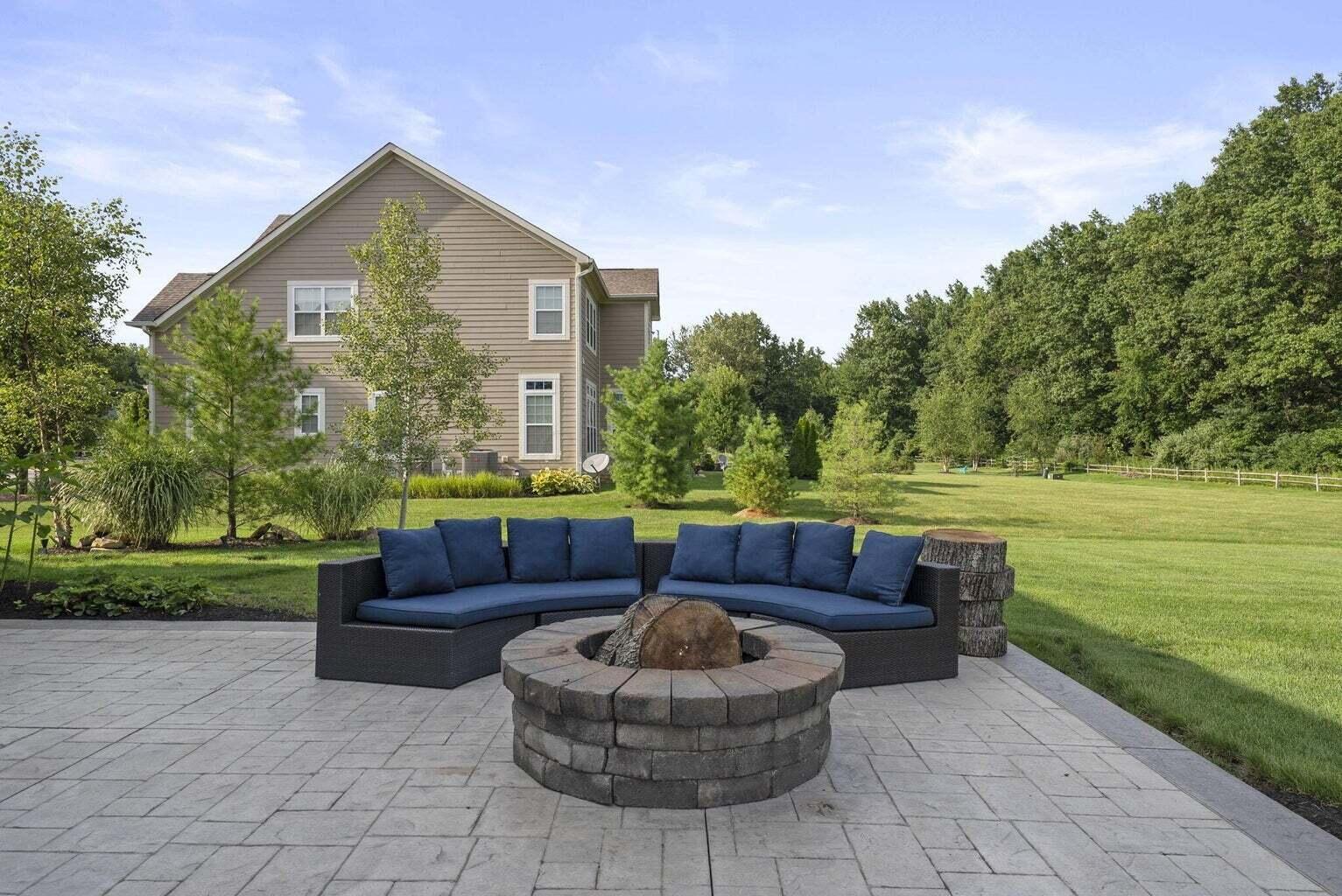 2896 Sandycombe Drive