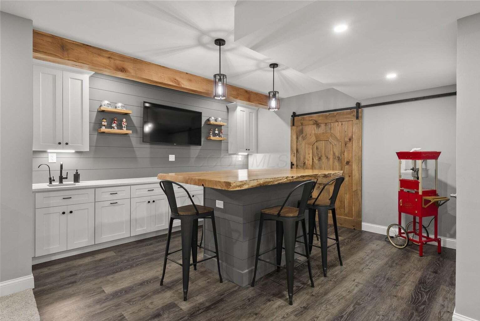 2896 Sandycombe Drive