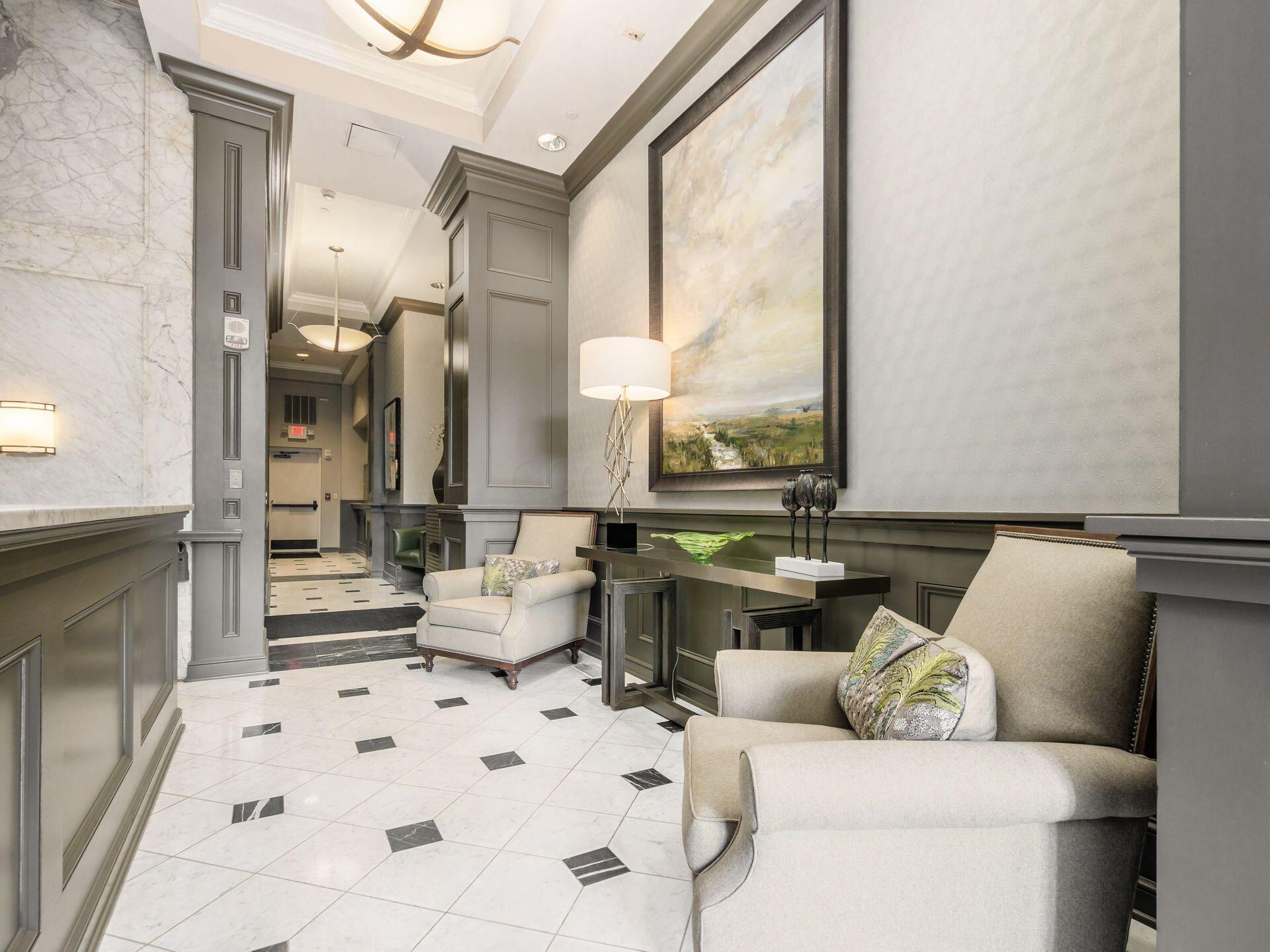 8 E Broad Street, 502