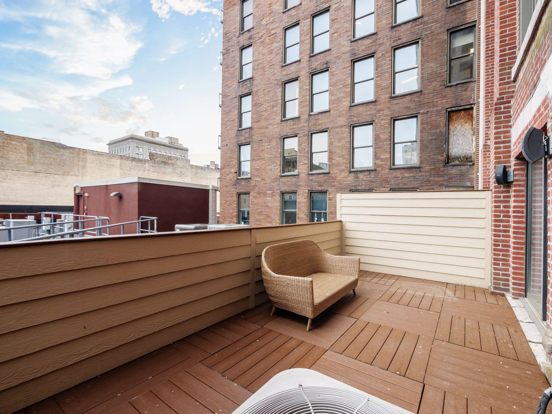 8 E Broad Street, 502