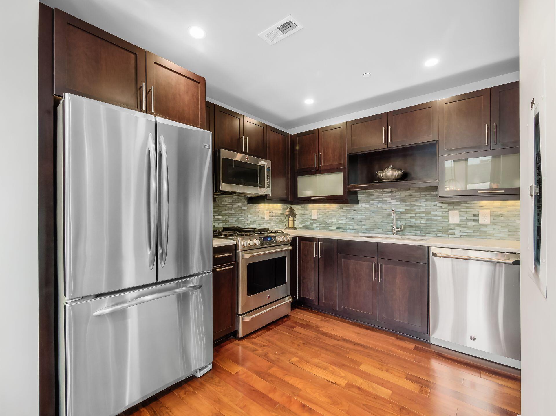 8 E Broad Street, 502