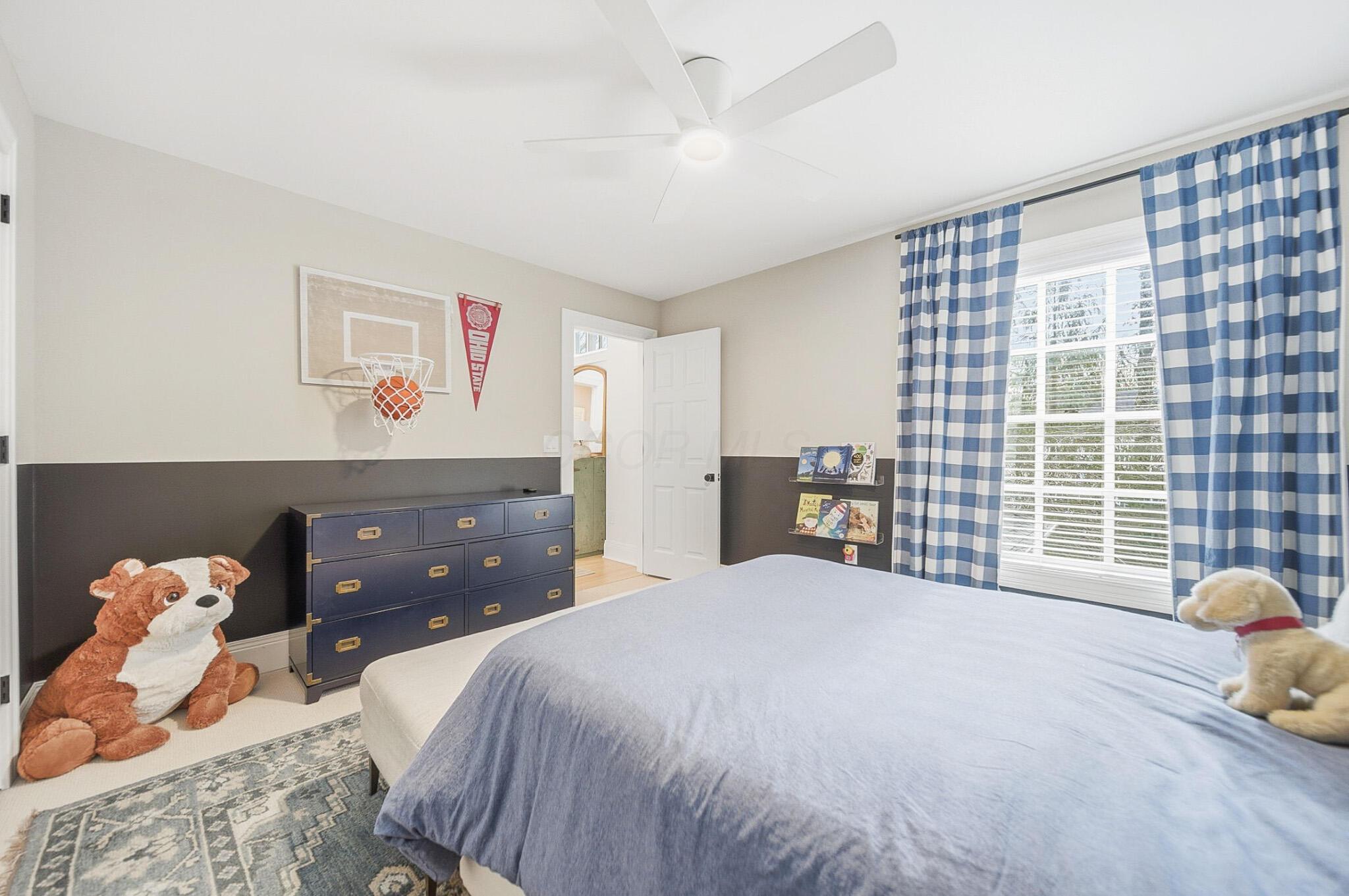 7599 N Goodrich Square