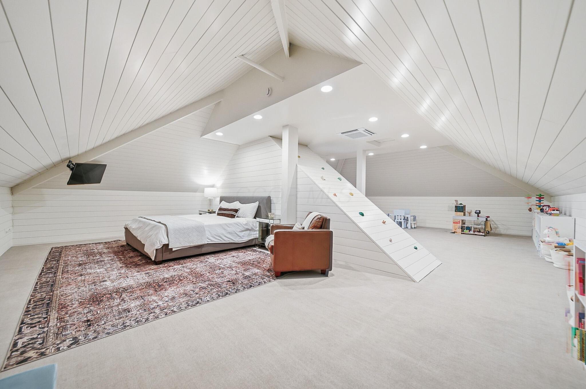 7599 N Goodrich Square