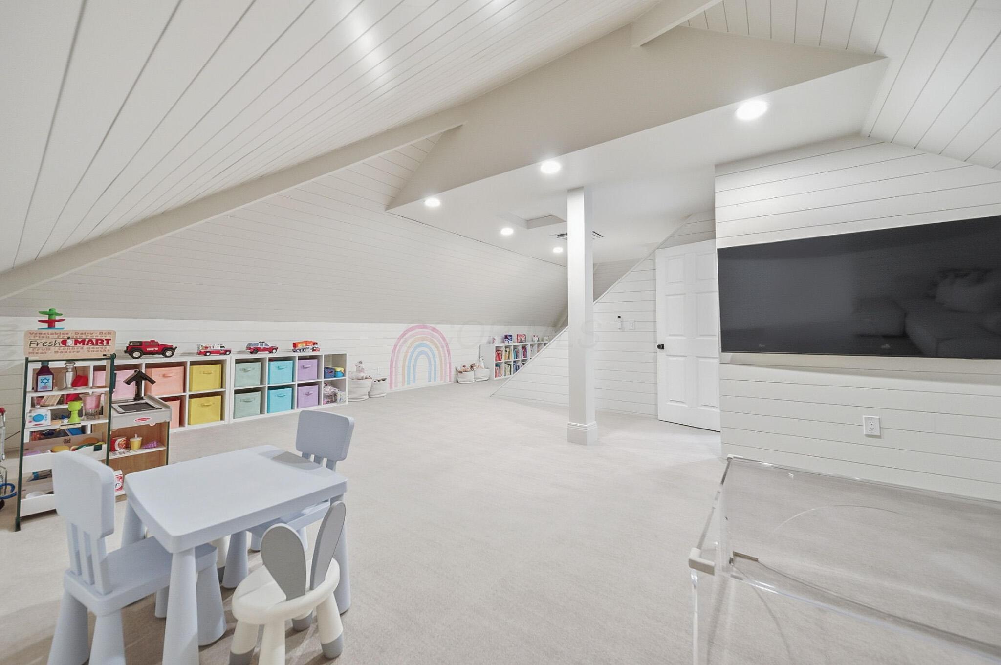 7599 N Goodrich Square