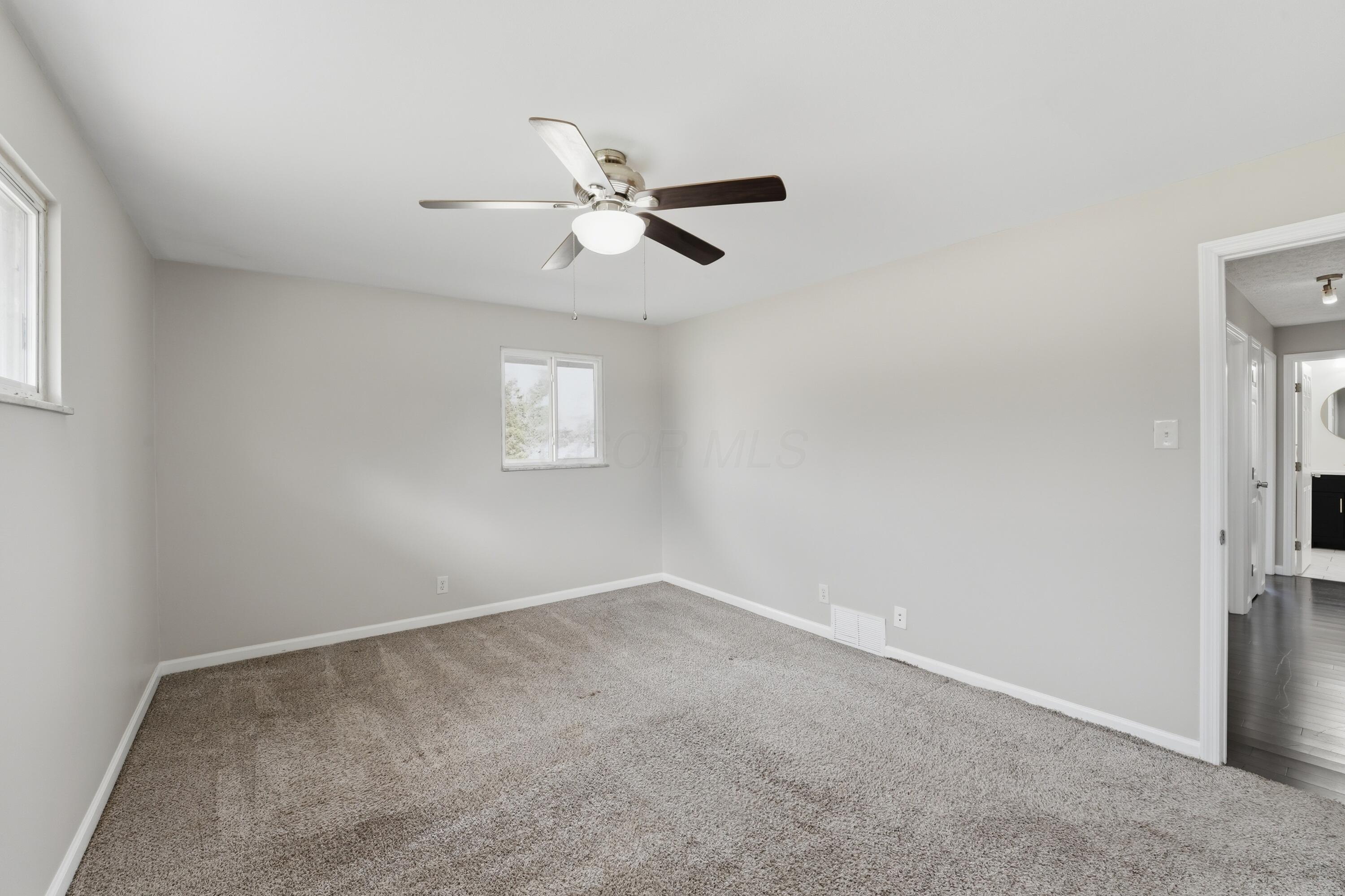 255 Woodside Drive SW