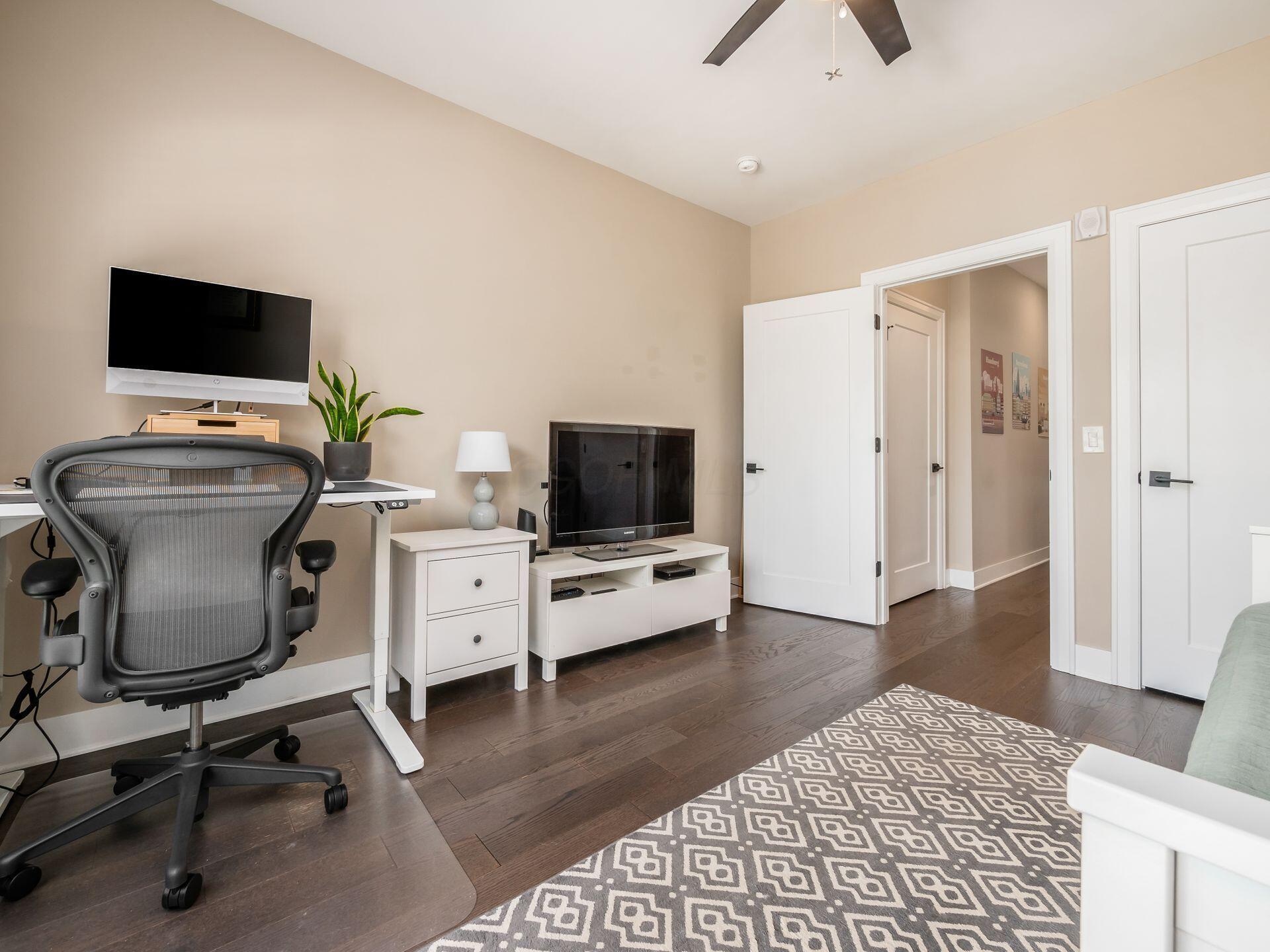 1670 E Broad Street, 309