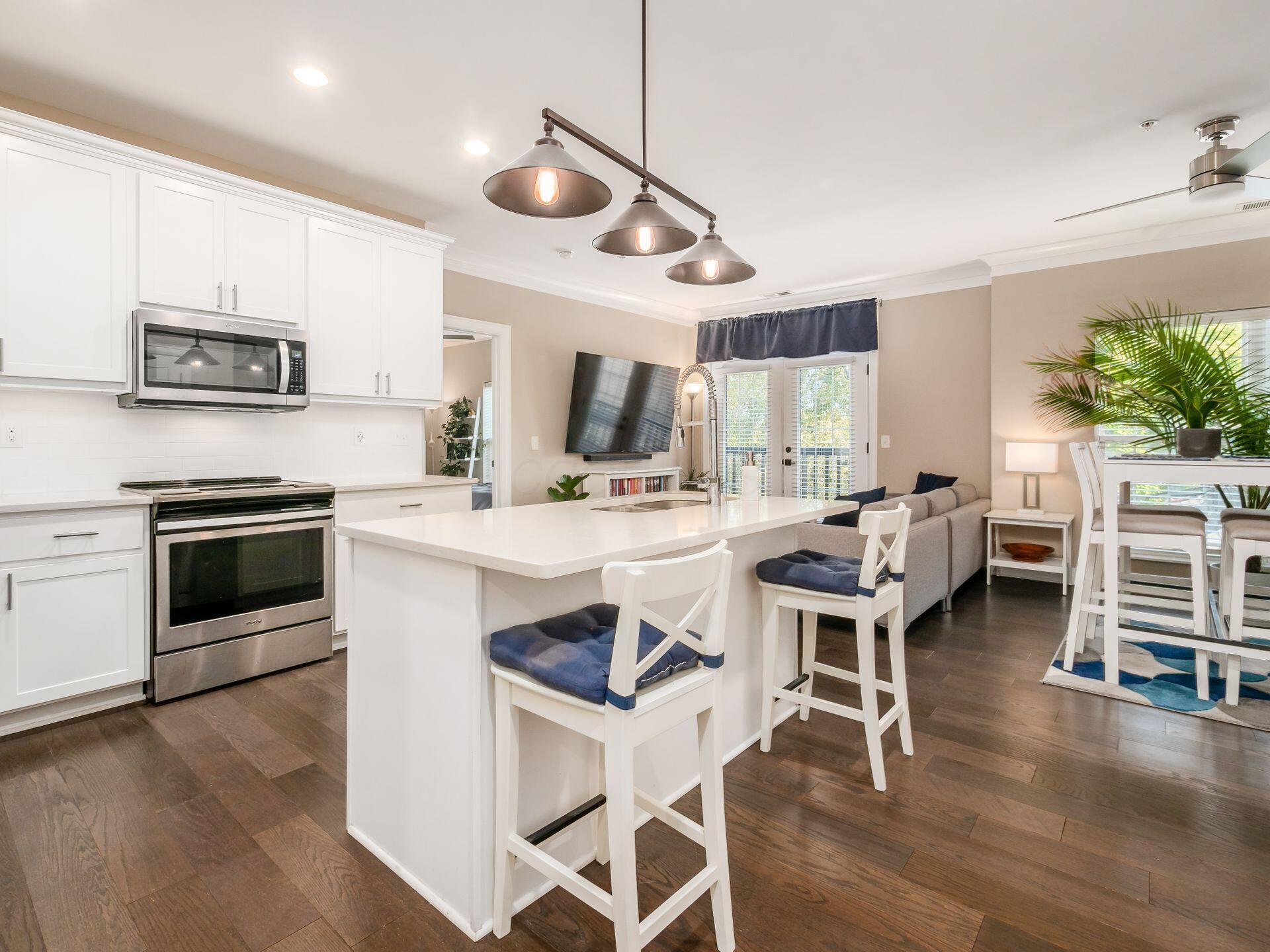 1670 E Broad Street, 309