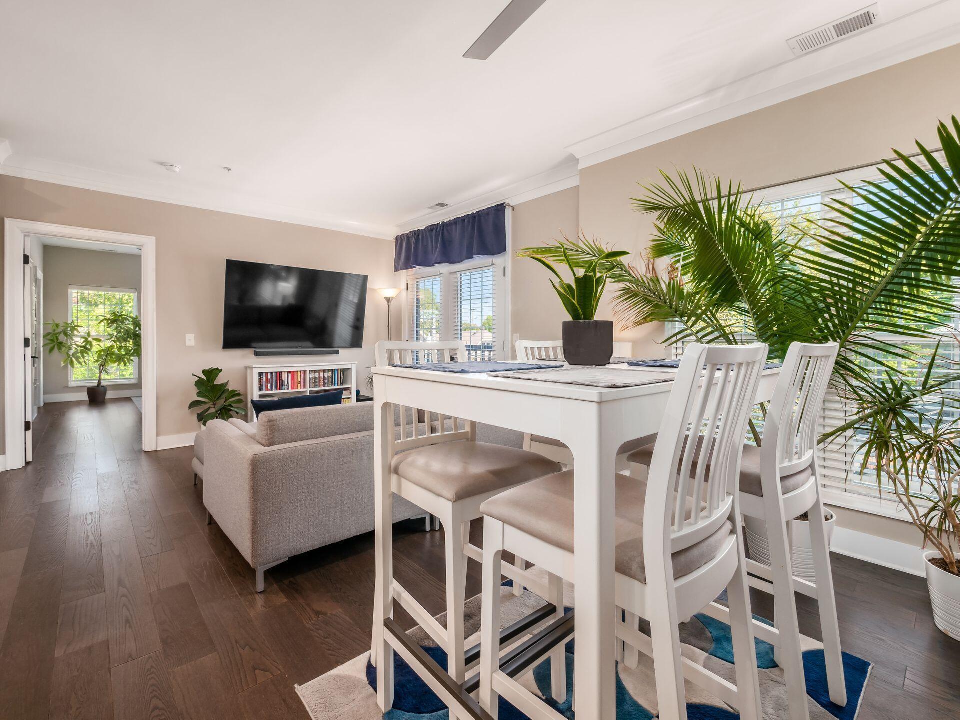 1670 E Broad Street, 309