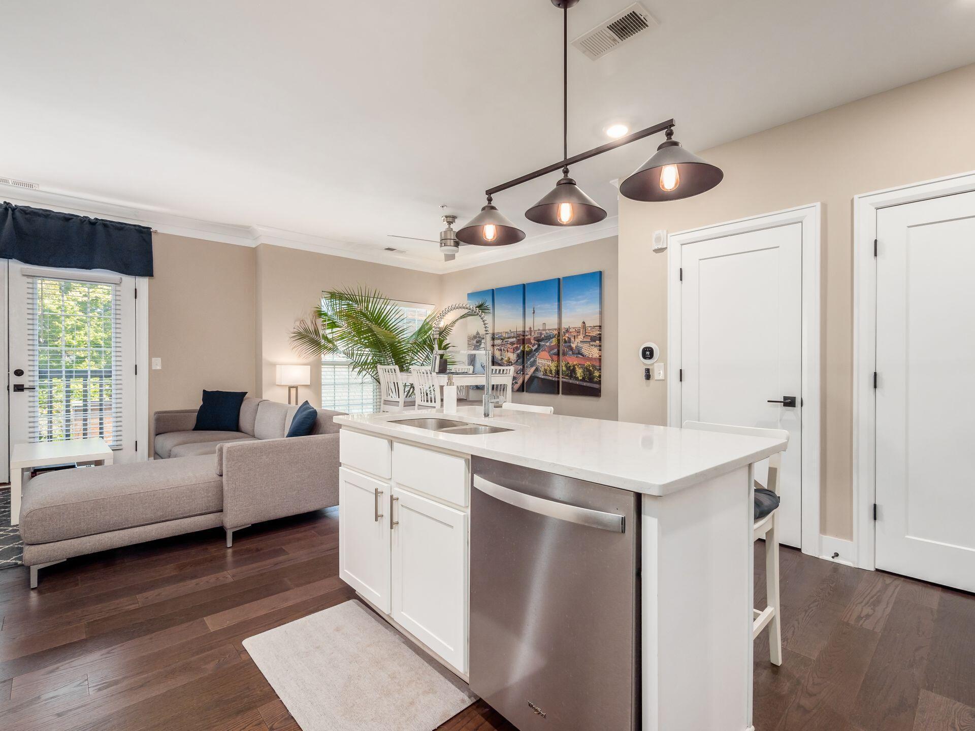 1670 E Broad Street, 309