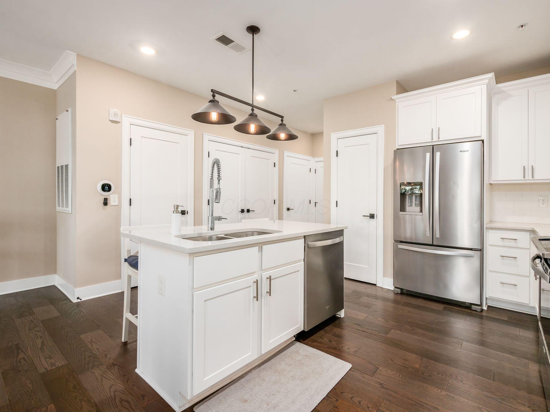 1670 E Broad Street, 309