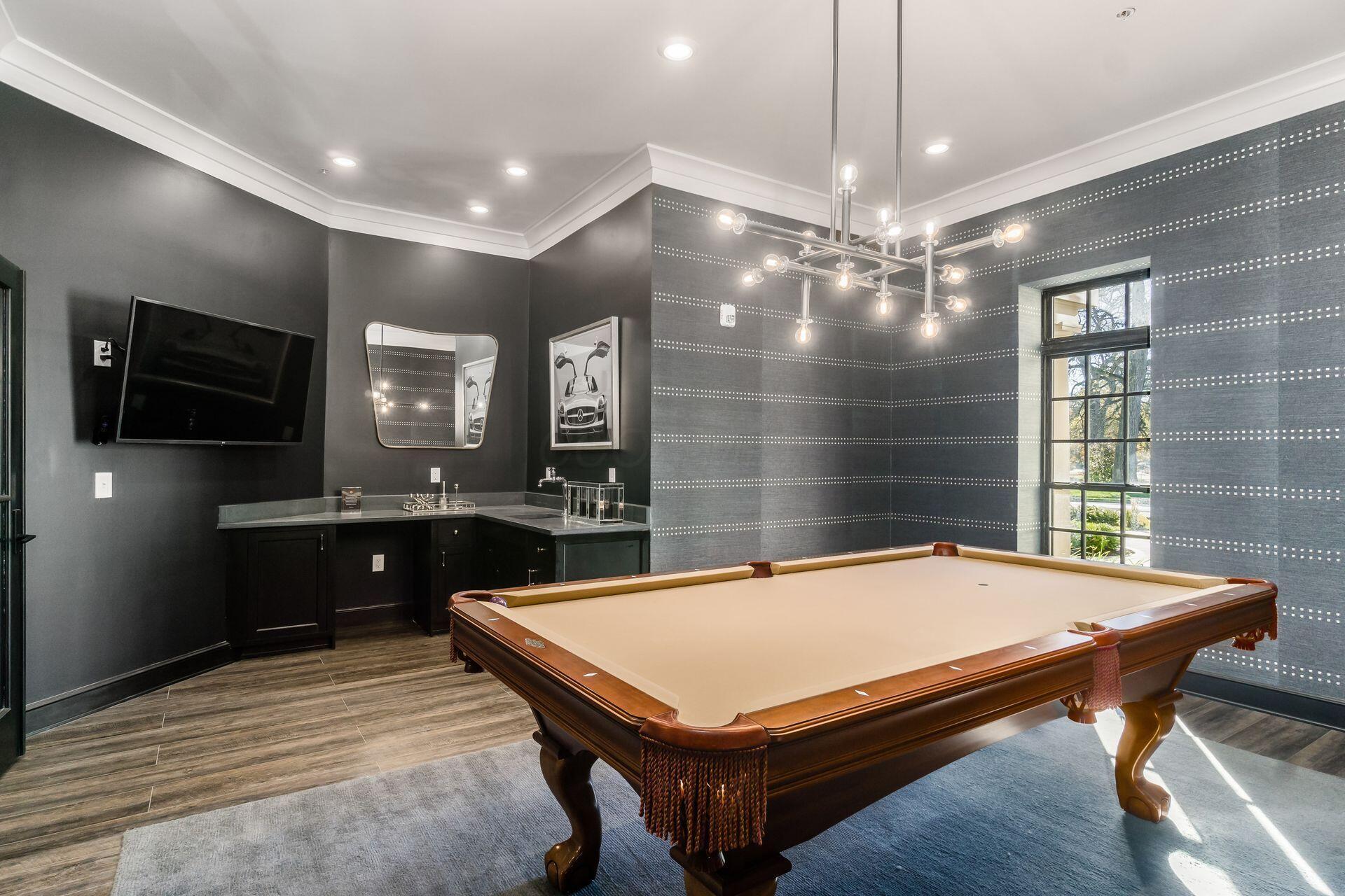 1670 E Broad Street, 309