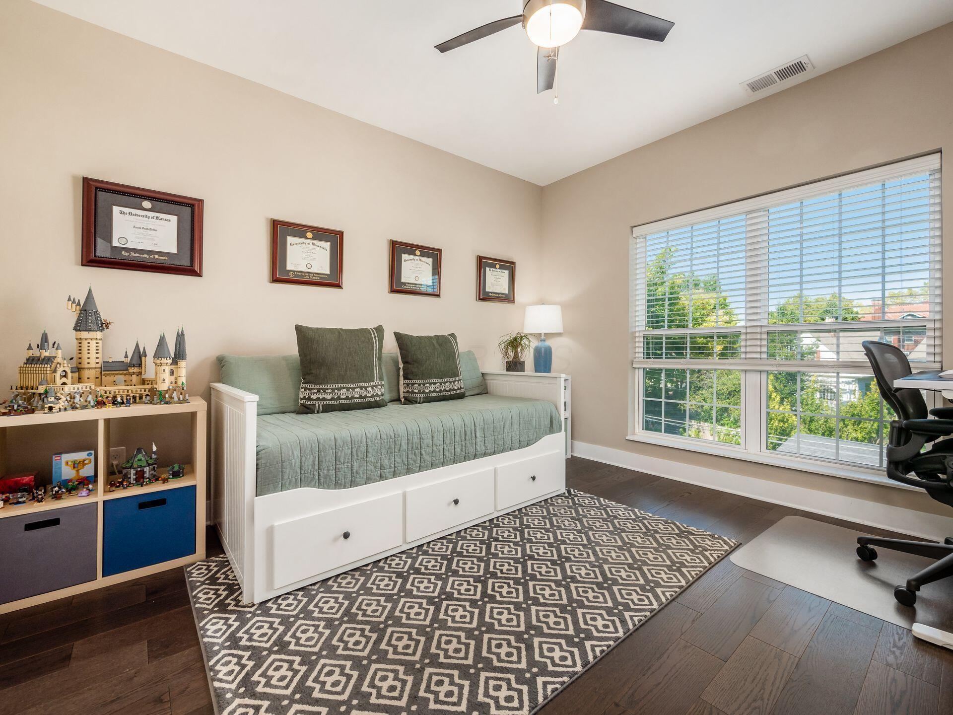 1670 E Broad Street, 309