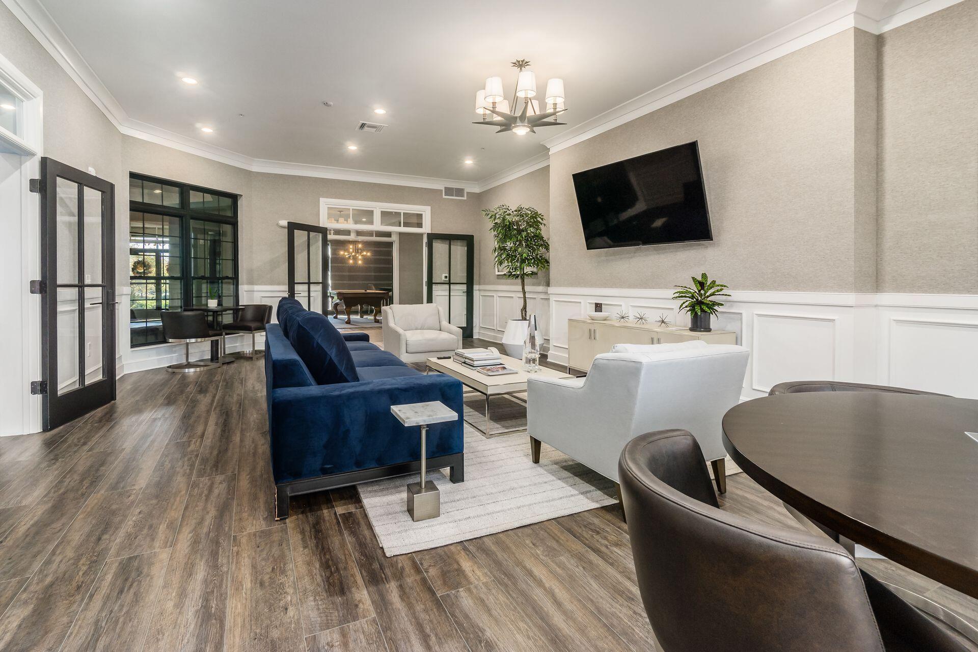 1670 E Broad Street, 309