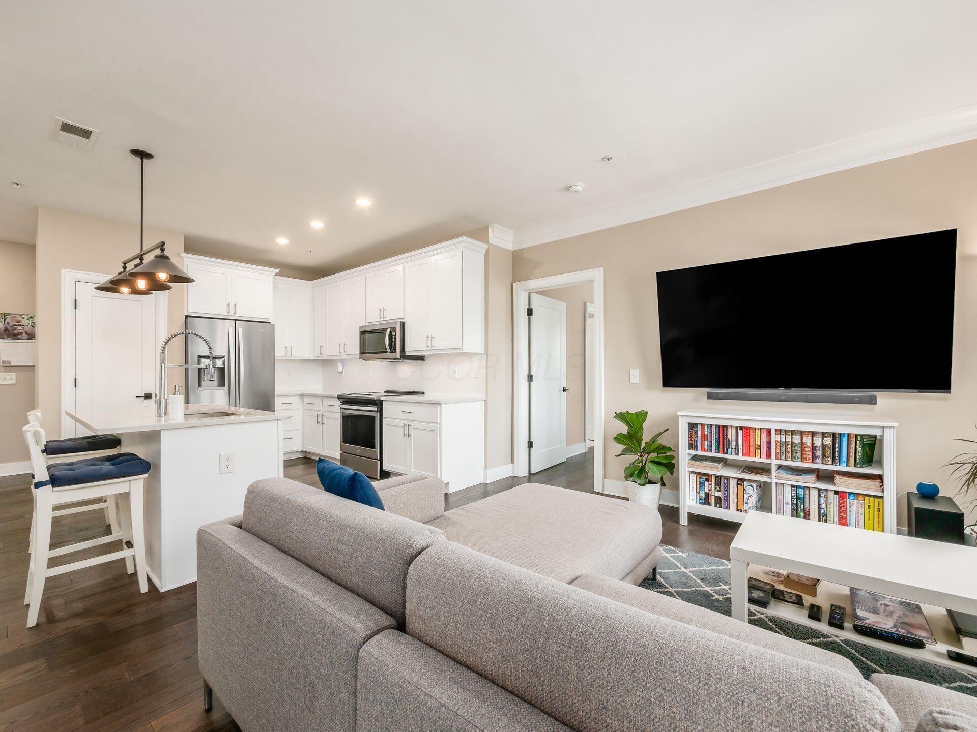 1670 E Broad Street, 309