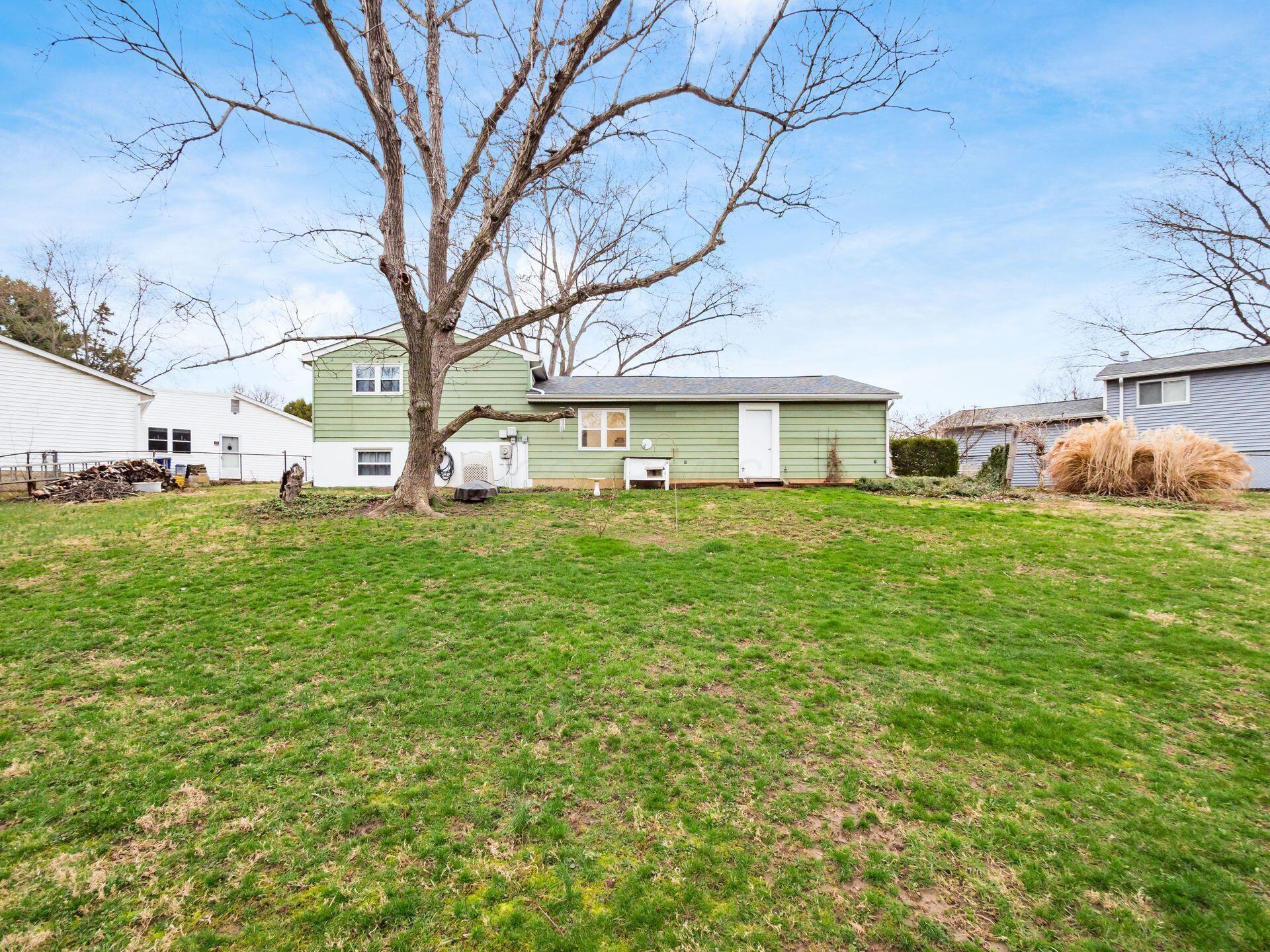 3313 Trail Lane Court