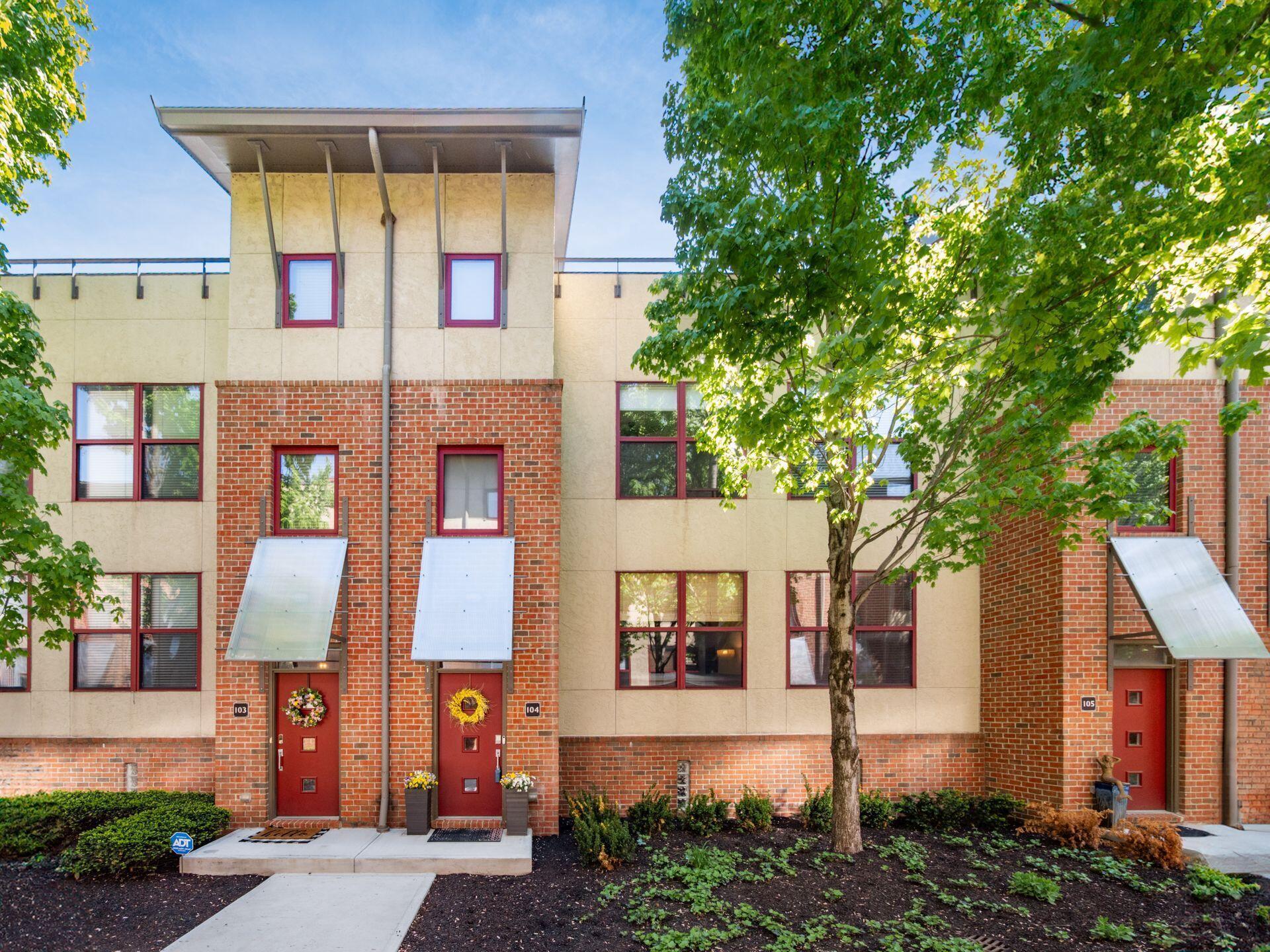 587 E Rich Street, 104