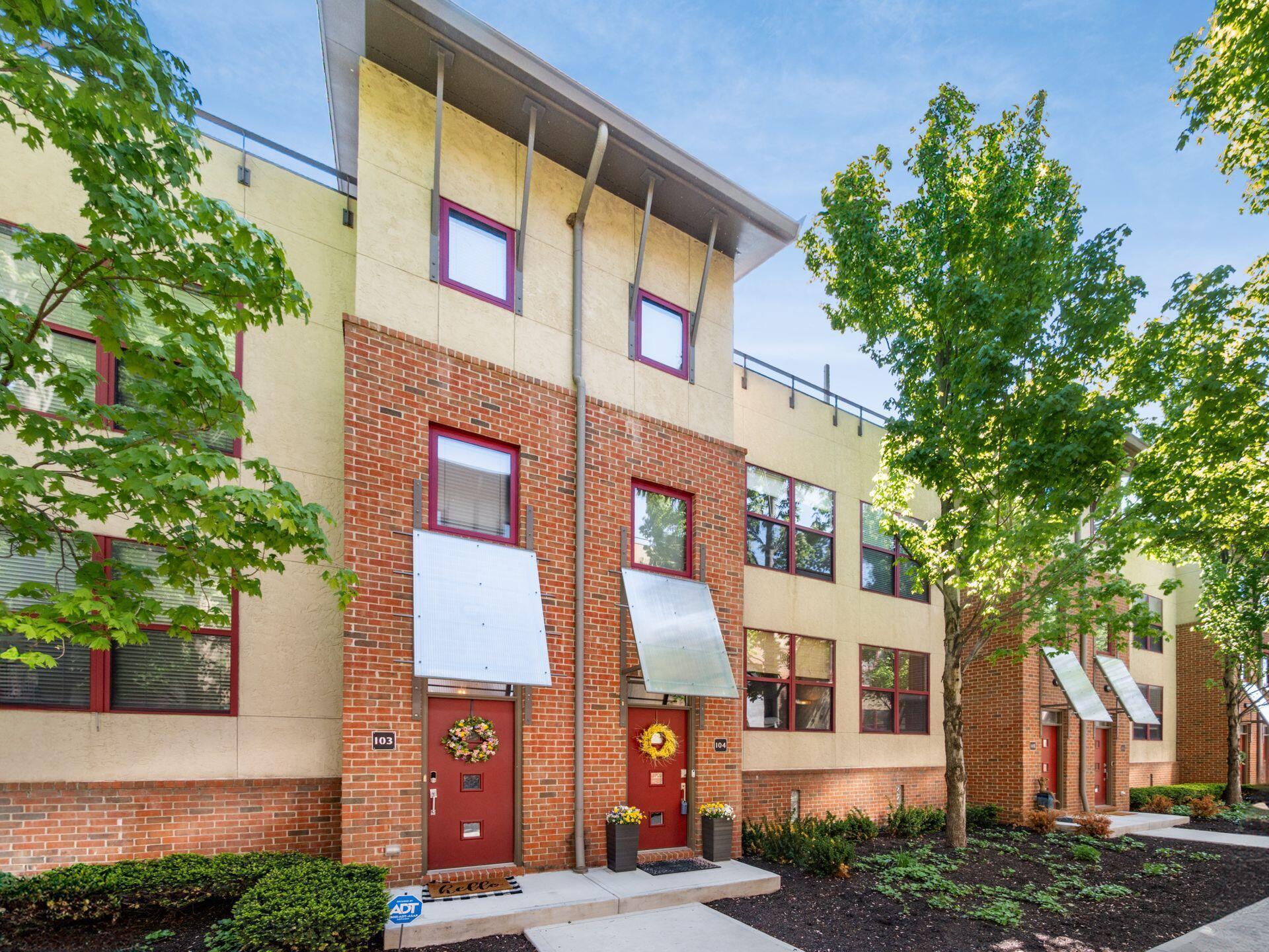 587 E Rich Street, 104