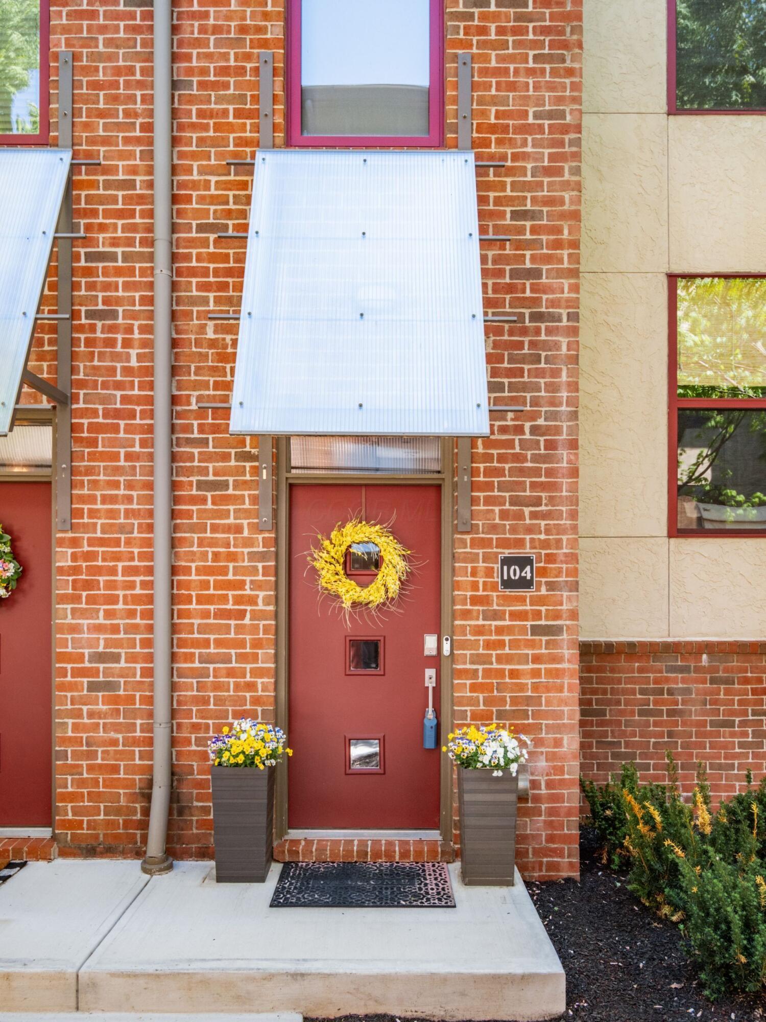 587 E Rich Street, 104