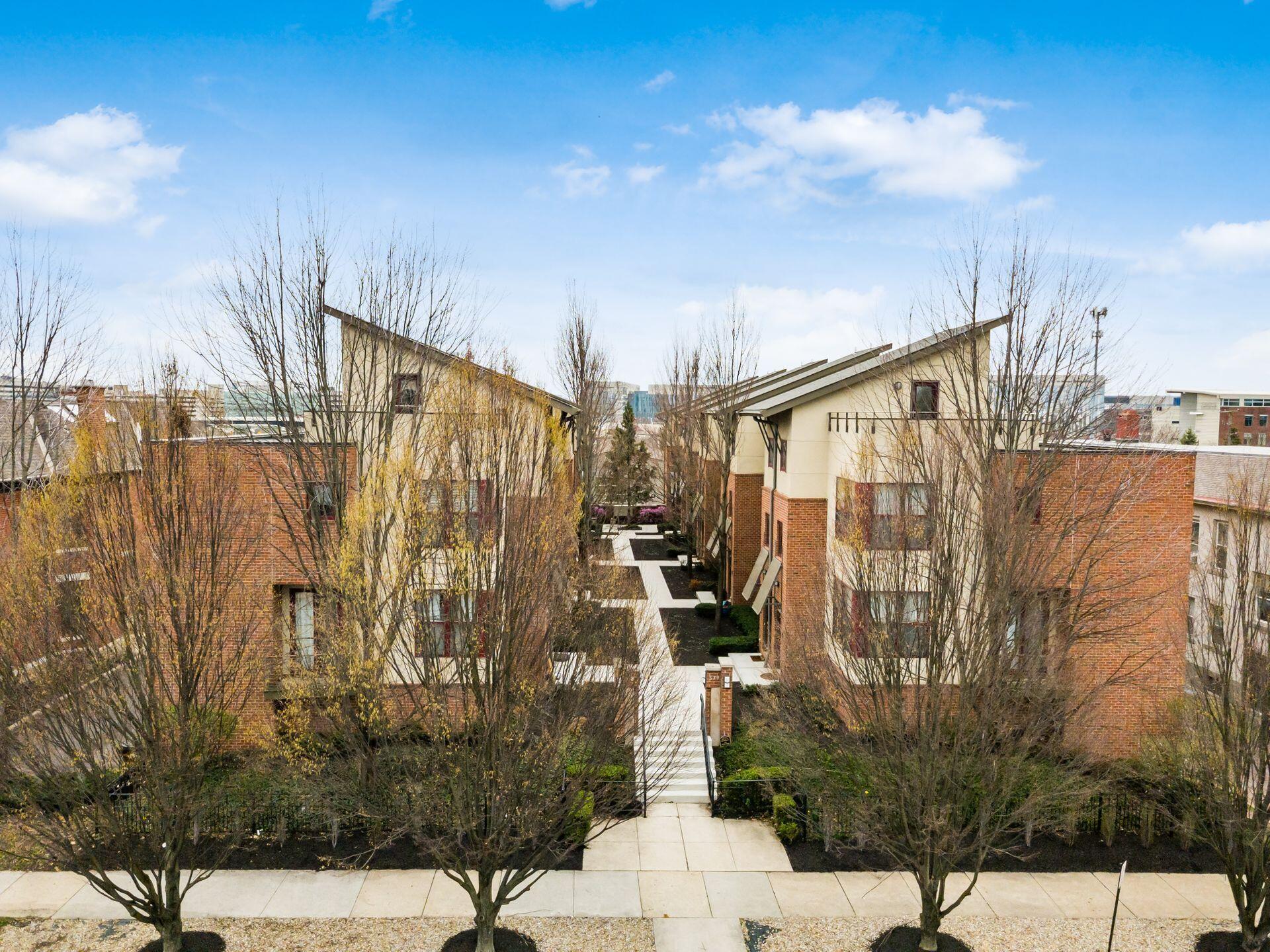 587 E Rich Street, 104