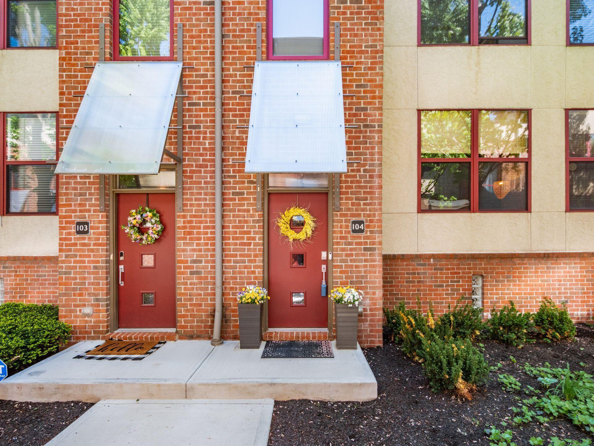 587 E Rich Street, 104